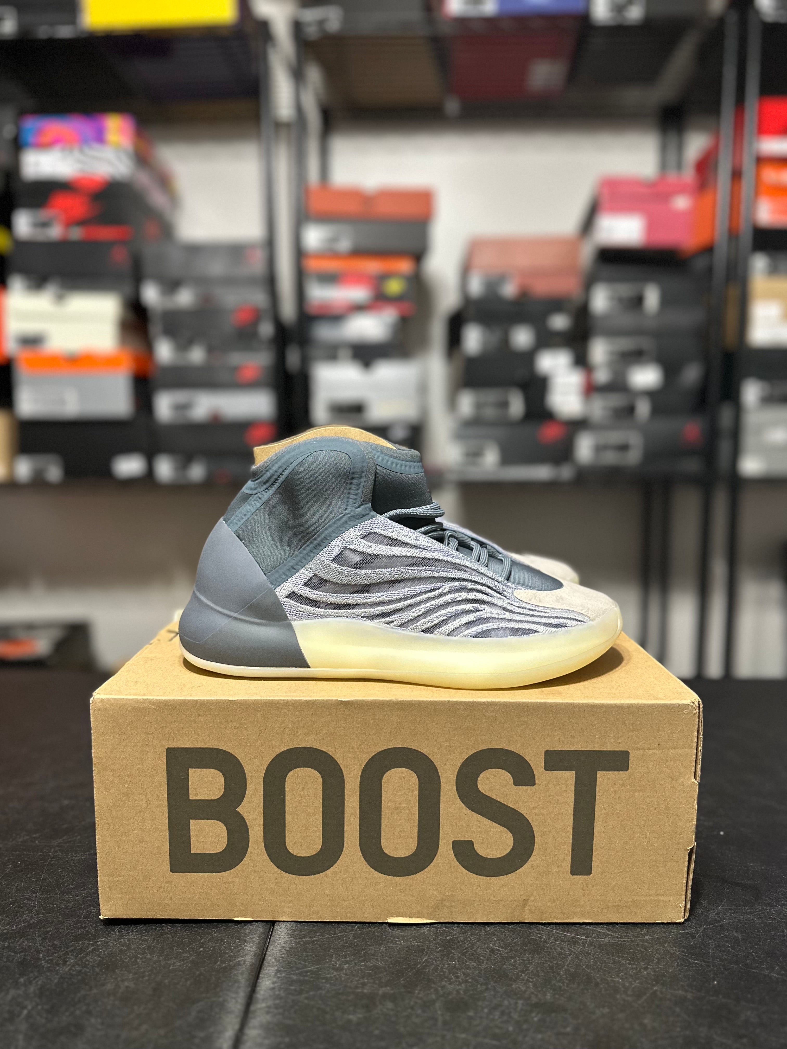 Size 8 - YZY QNTM Mono carbon