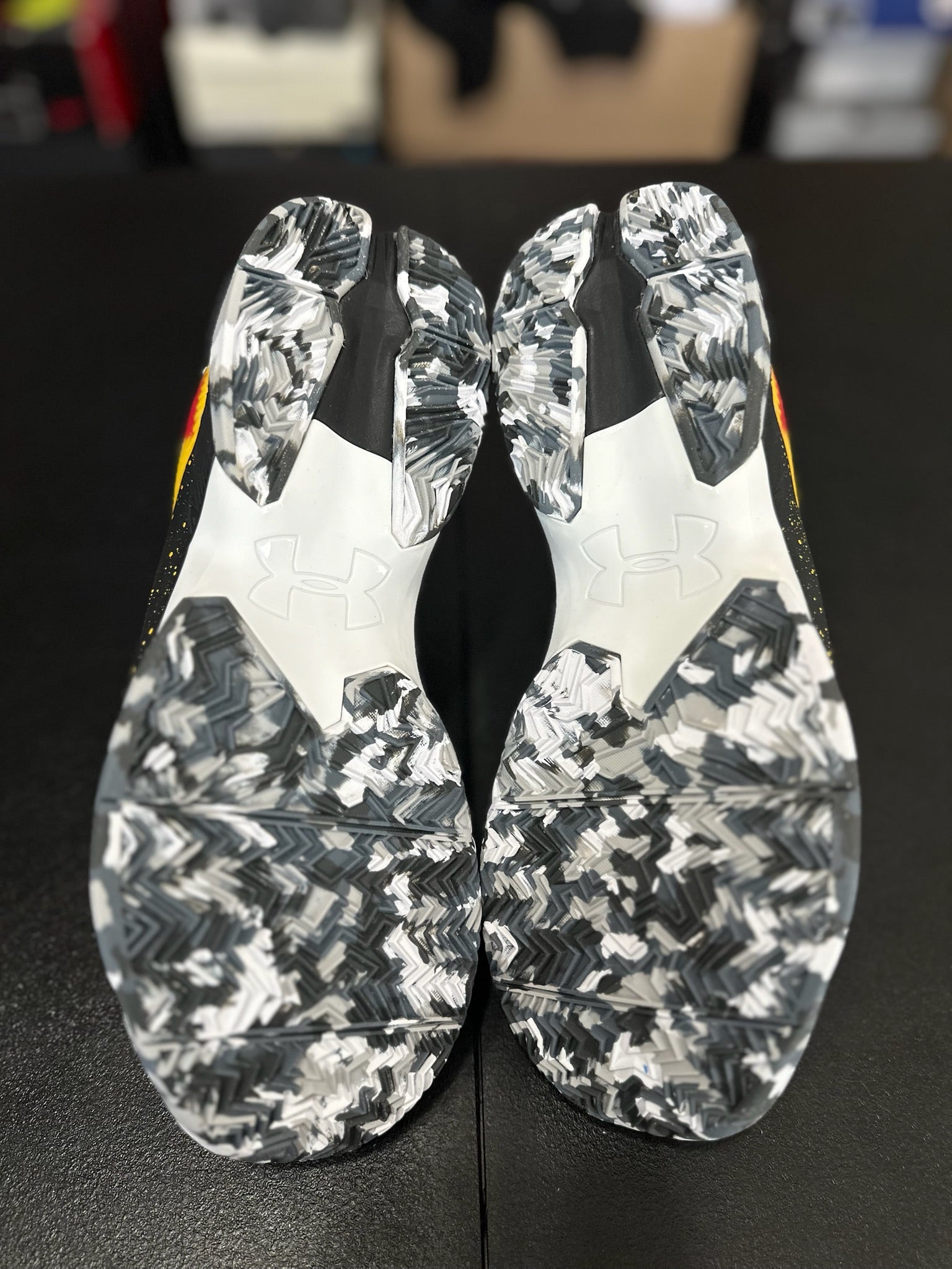 Size 9.5 - Curry 2.5 Maryland DS