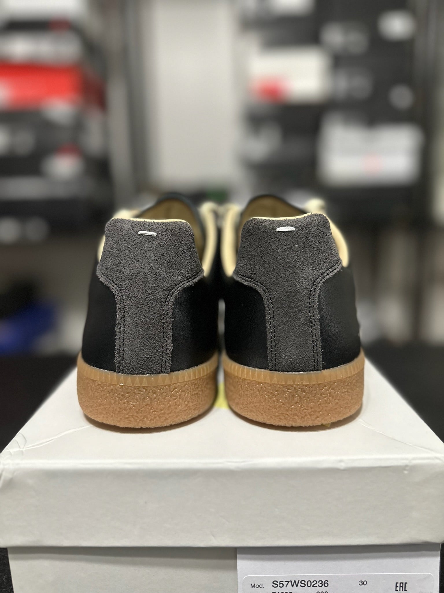 Size 11 - (44) Margiela Gat Black/Brown