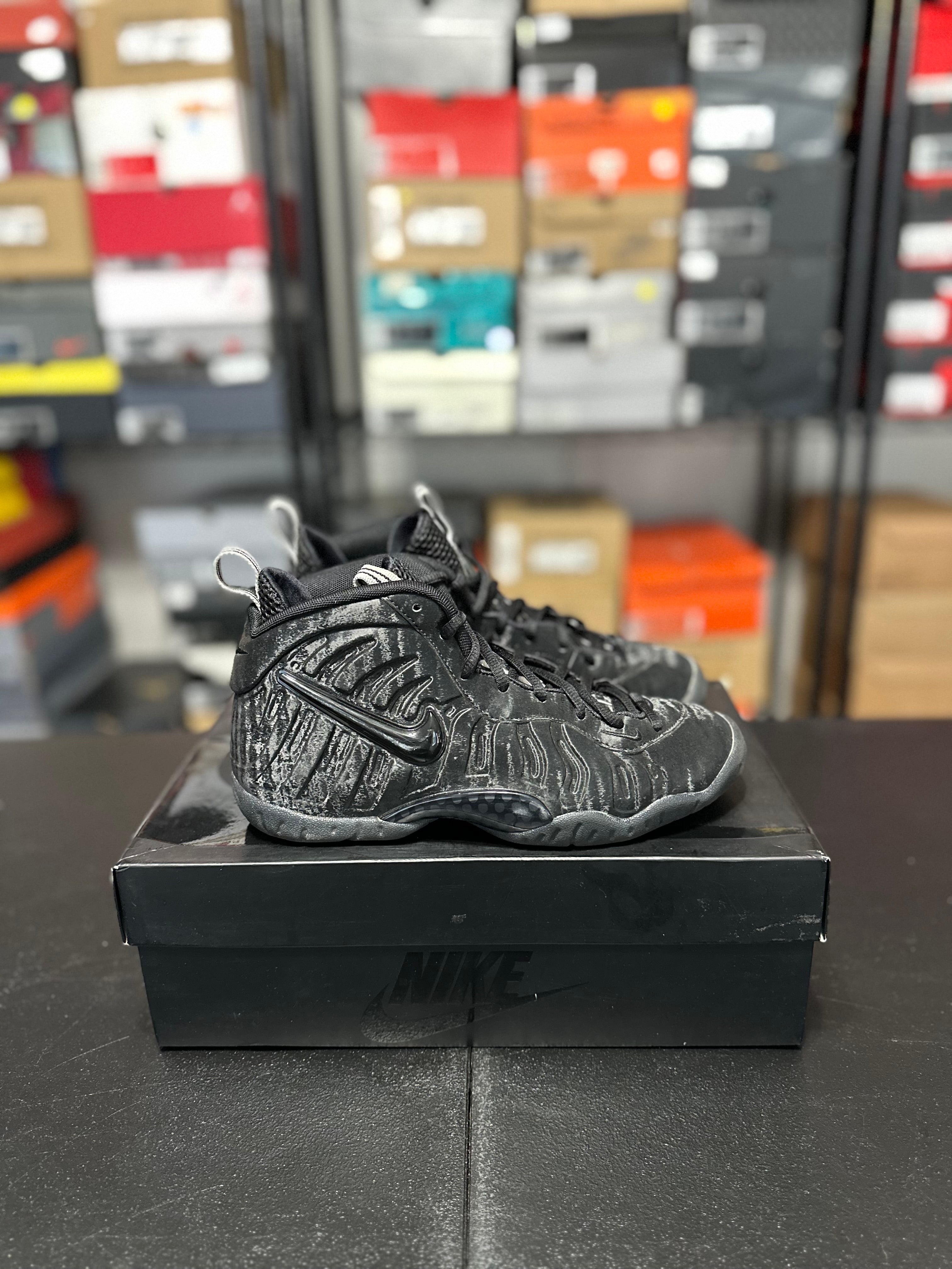 Size 5y - Nike little posite pro gs black