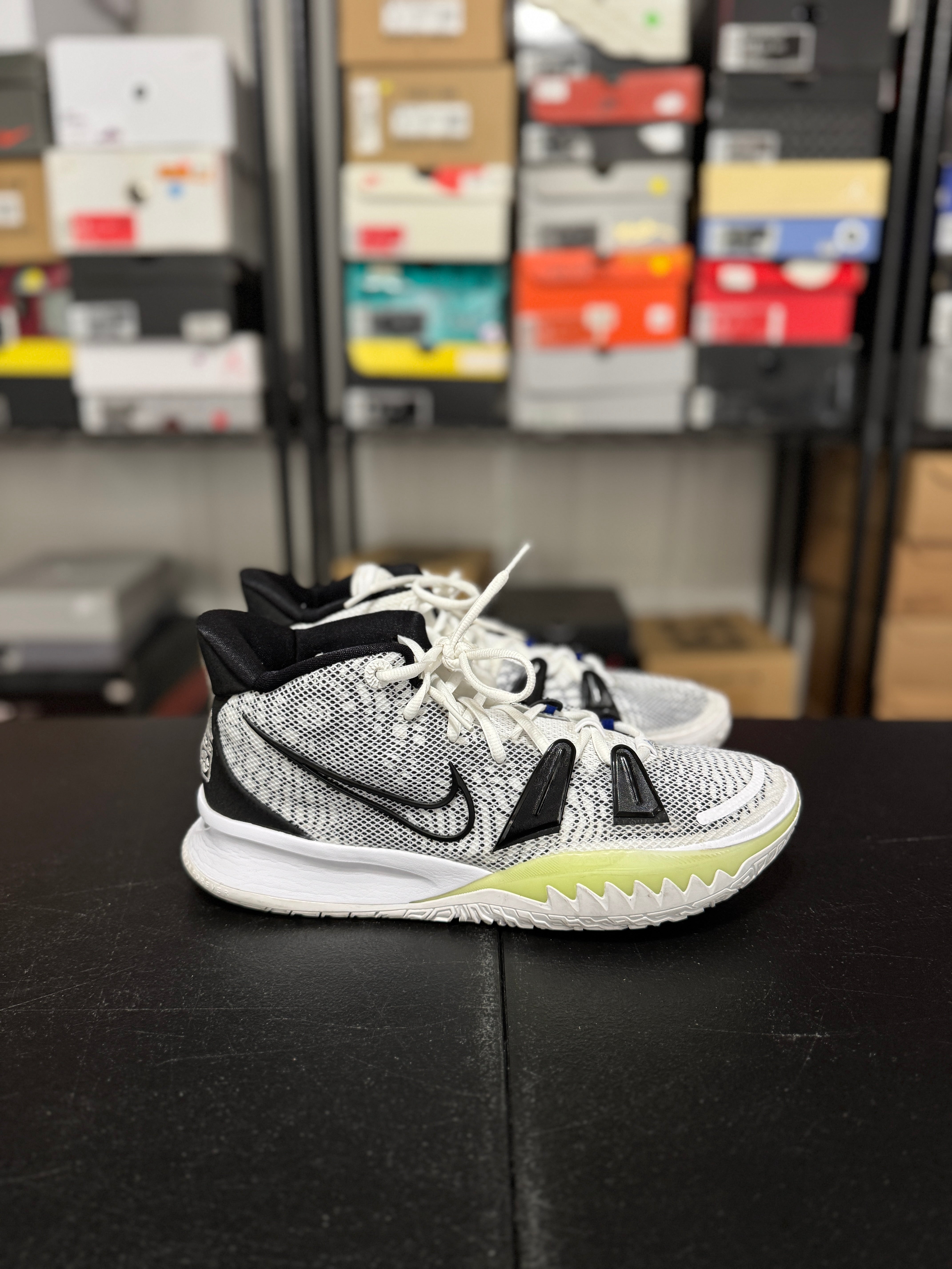 Size 10.5 - Kyrie 7 Brooklyn beats