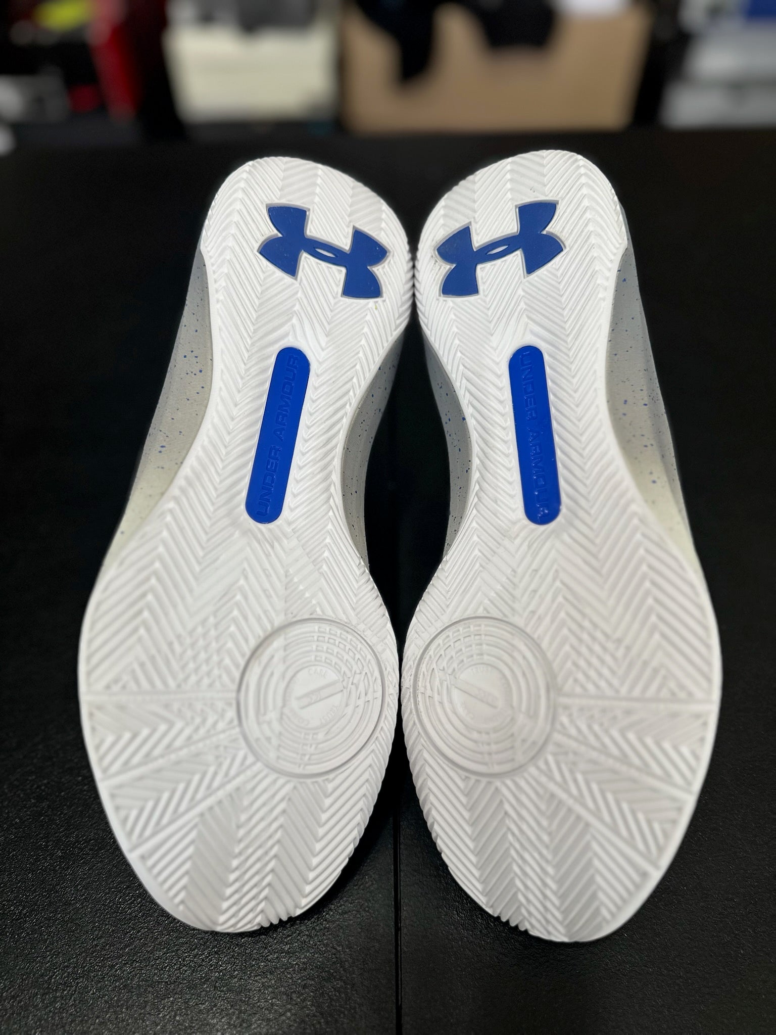 Size 9.5 - Curry 3Zer0 Grey/Blue DS