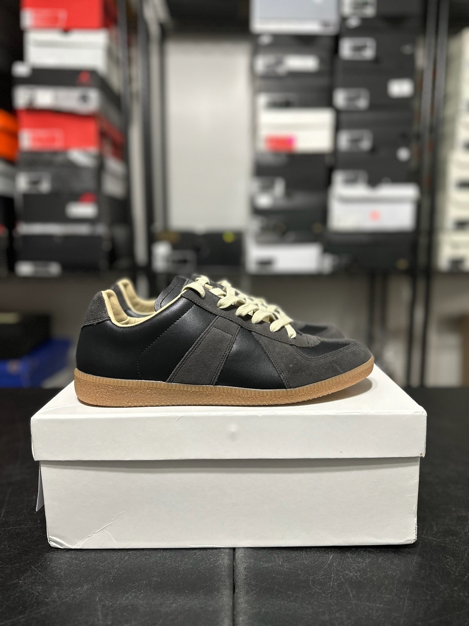 Size 11 - (44) Margiela Gat Black/Brown