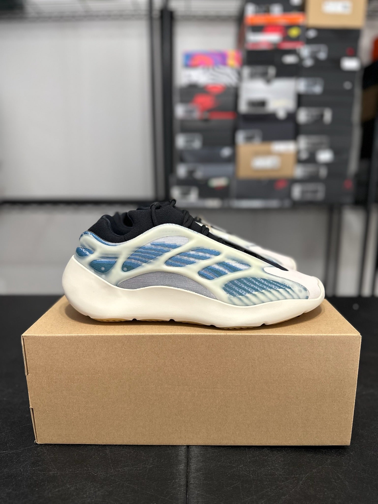 Size 14 - Yzy 700 V3 Kyanite DS