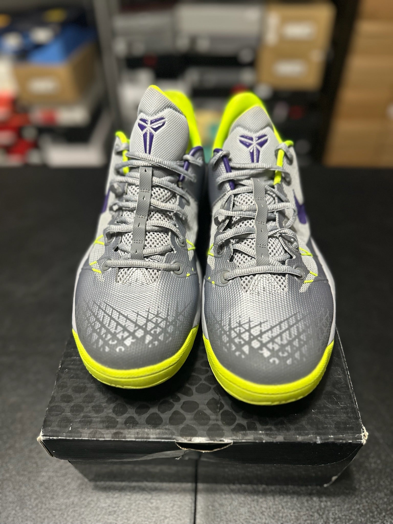 Size 12 - Kobe Venomenon 4 silver/volt