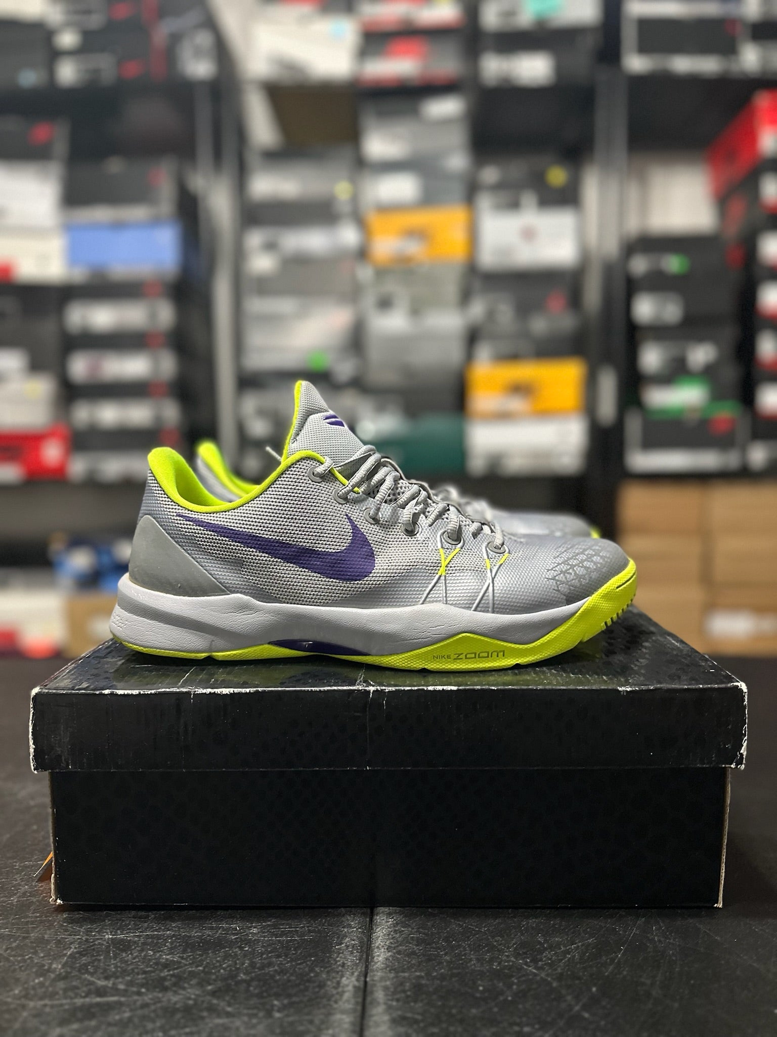 Size 12 - Kobe Venomenon 4 silver/volt