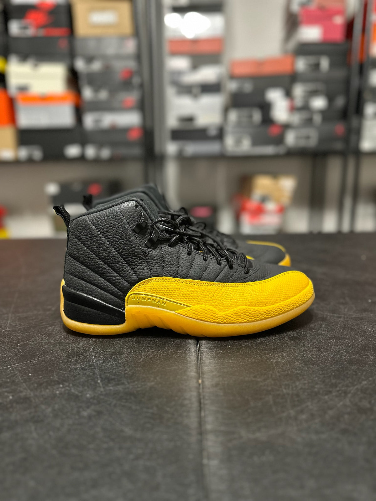 Size 9.5 - j12 black university gold