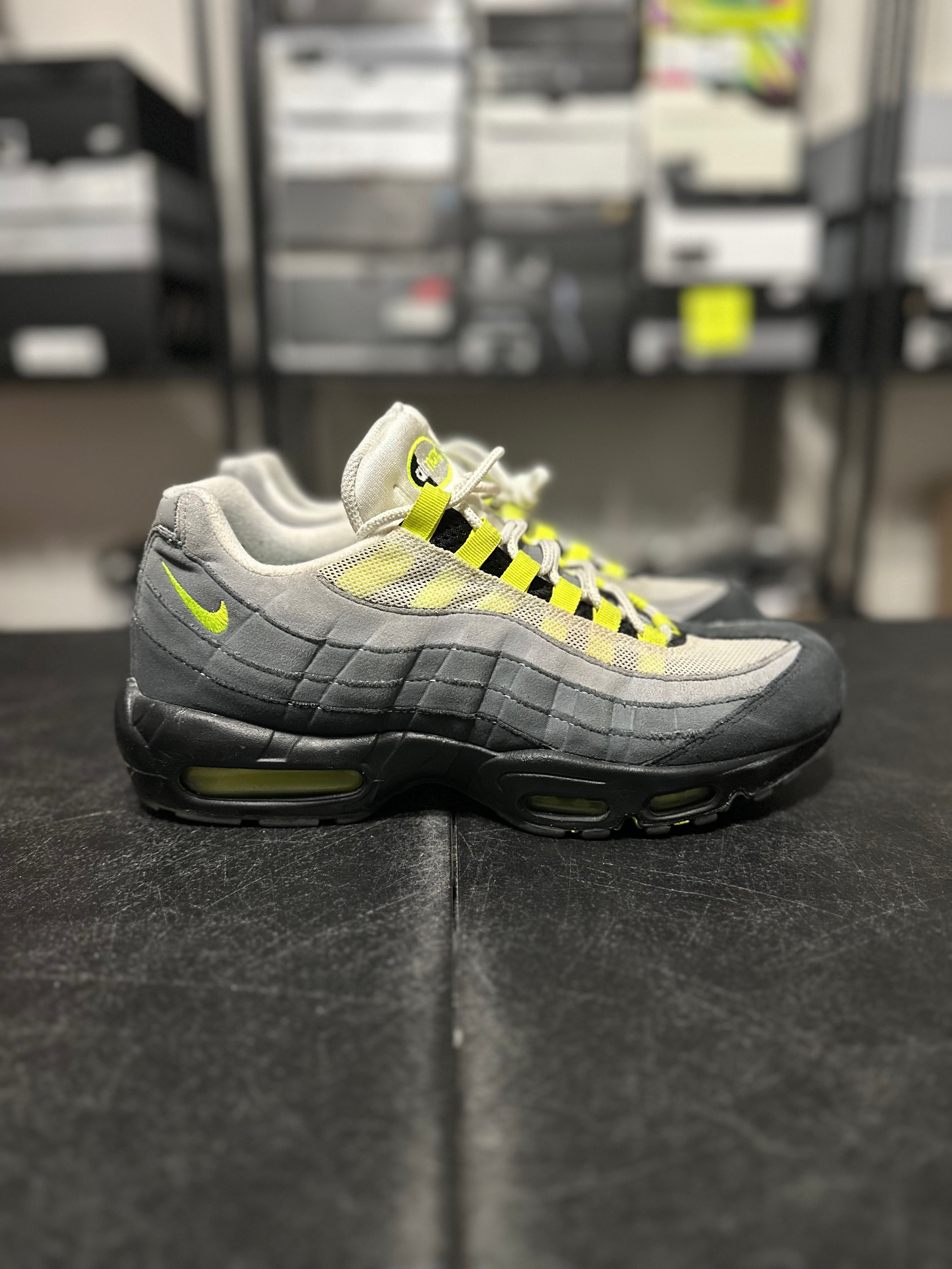 Size 10 - air max 95 neon