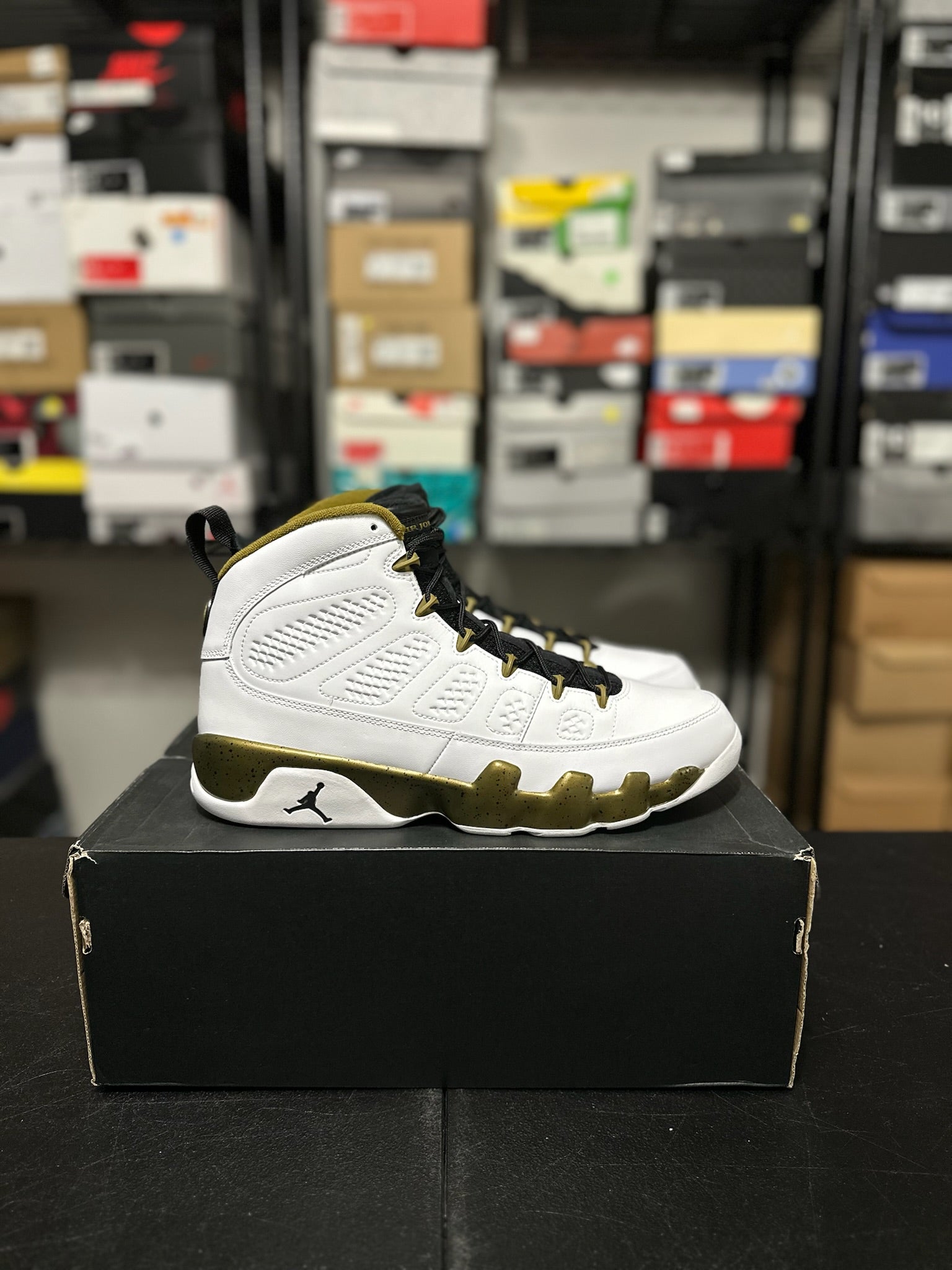 Size 12 - J9 Statue DS