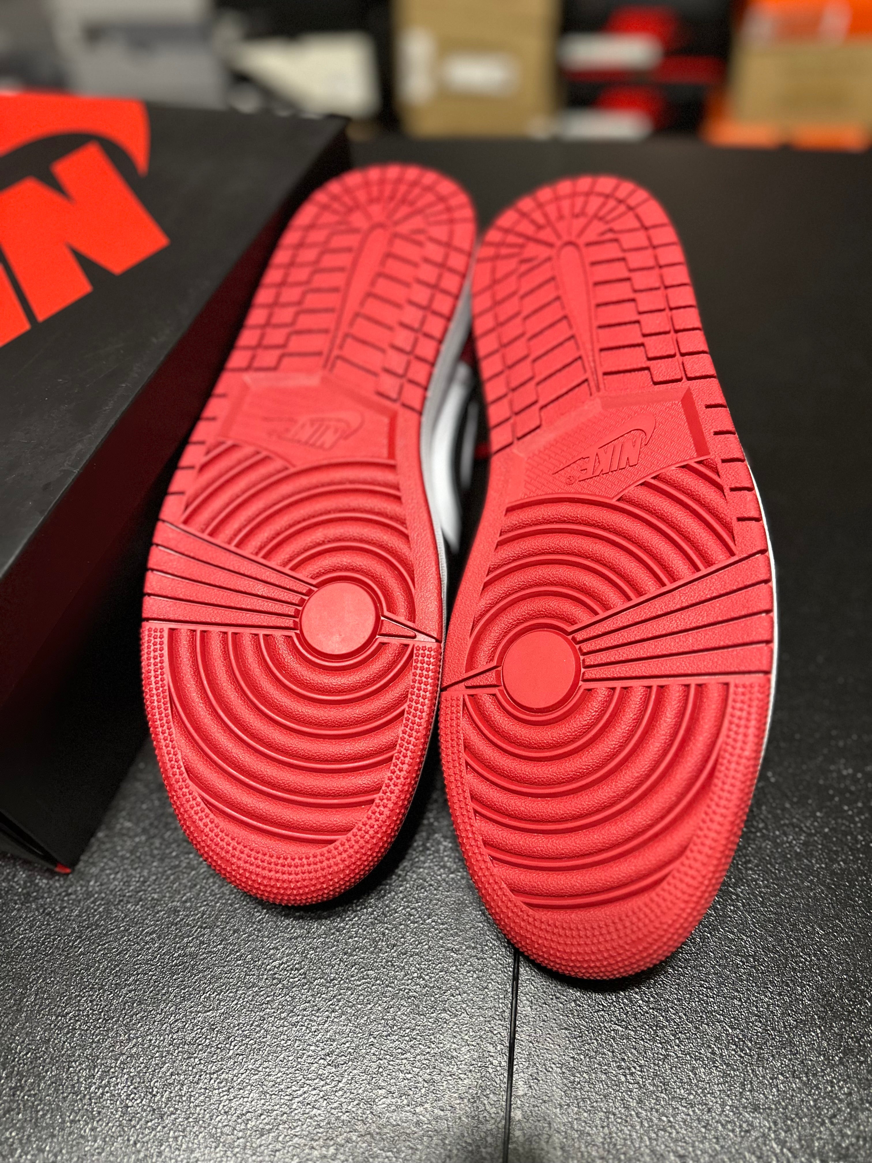 Size 13 - J1 low black toe DS