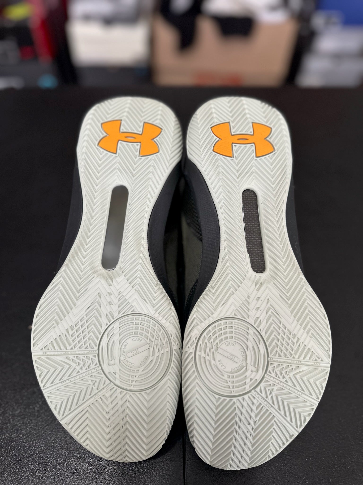 Size 9.5 - Curry 3 Black DS