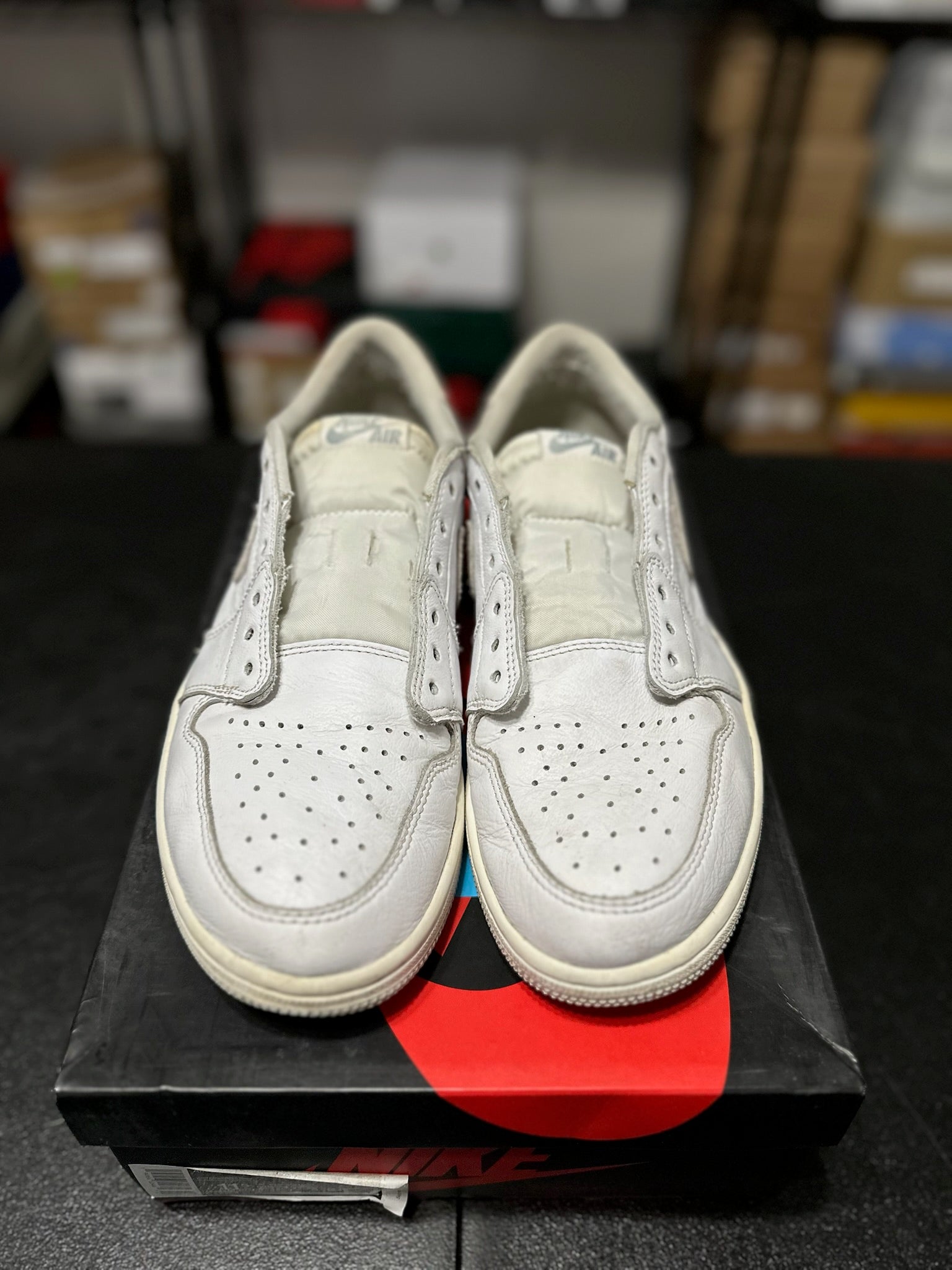 Size 11.5 - J1 Low Neutral Grey