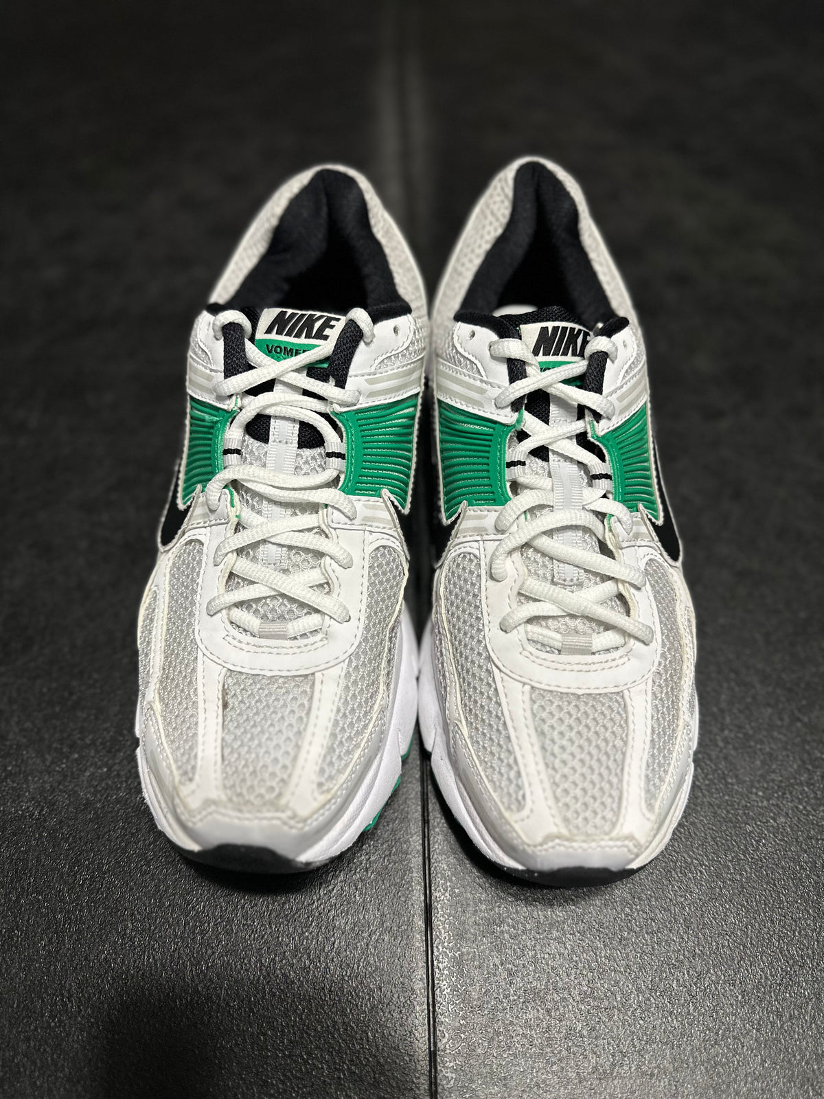 Size 8.5 - (10W) Vomero white/green