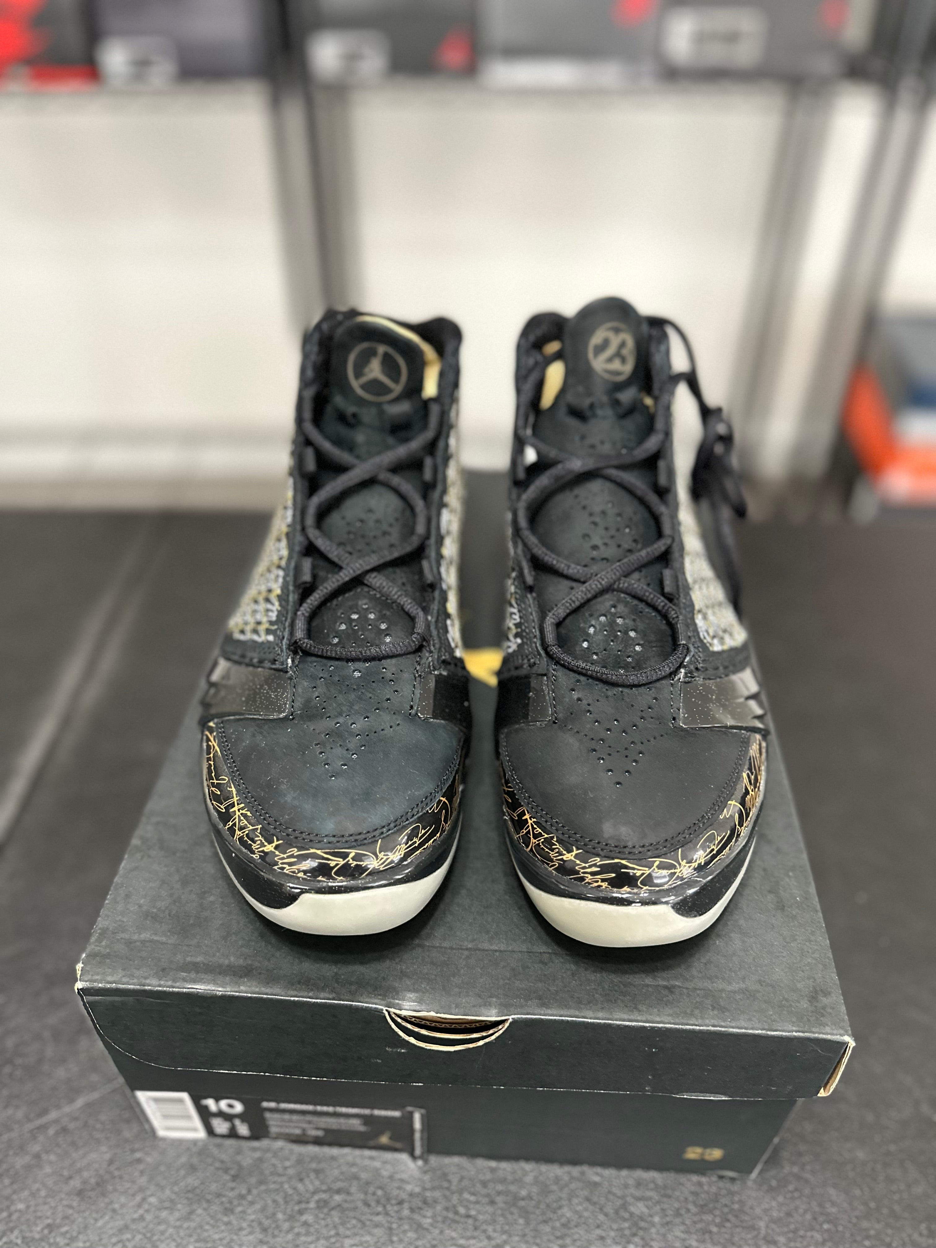 Size 10 - J23 Trophy room