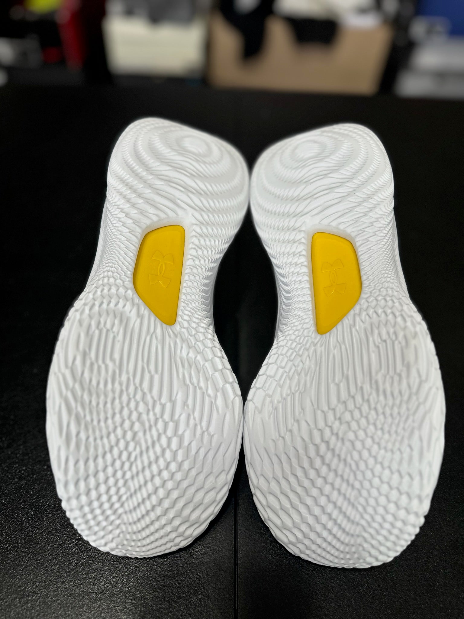 Size 9.5 - Curry 8 Smooth Butter Flow