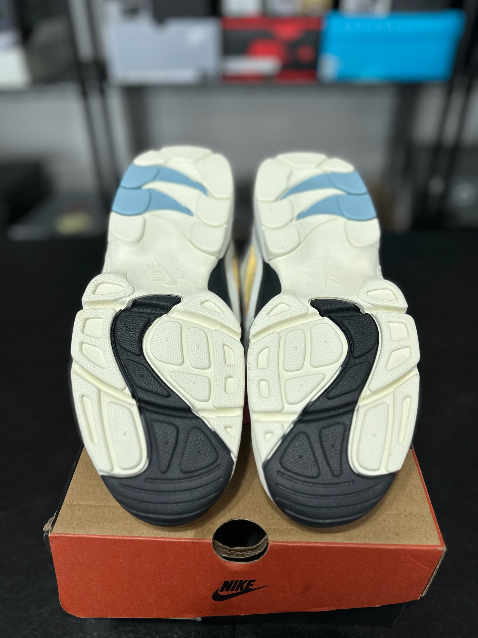 Size 9.5 - Nike Are Diamond Turf Must Be the Money DS