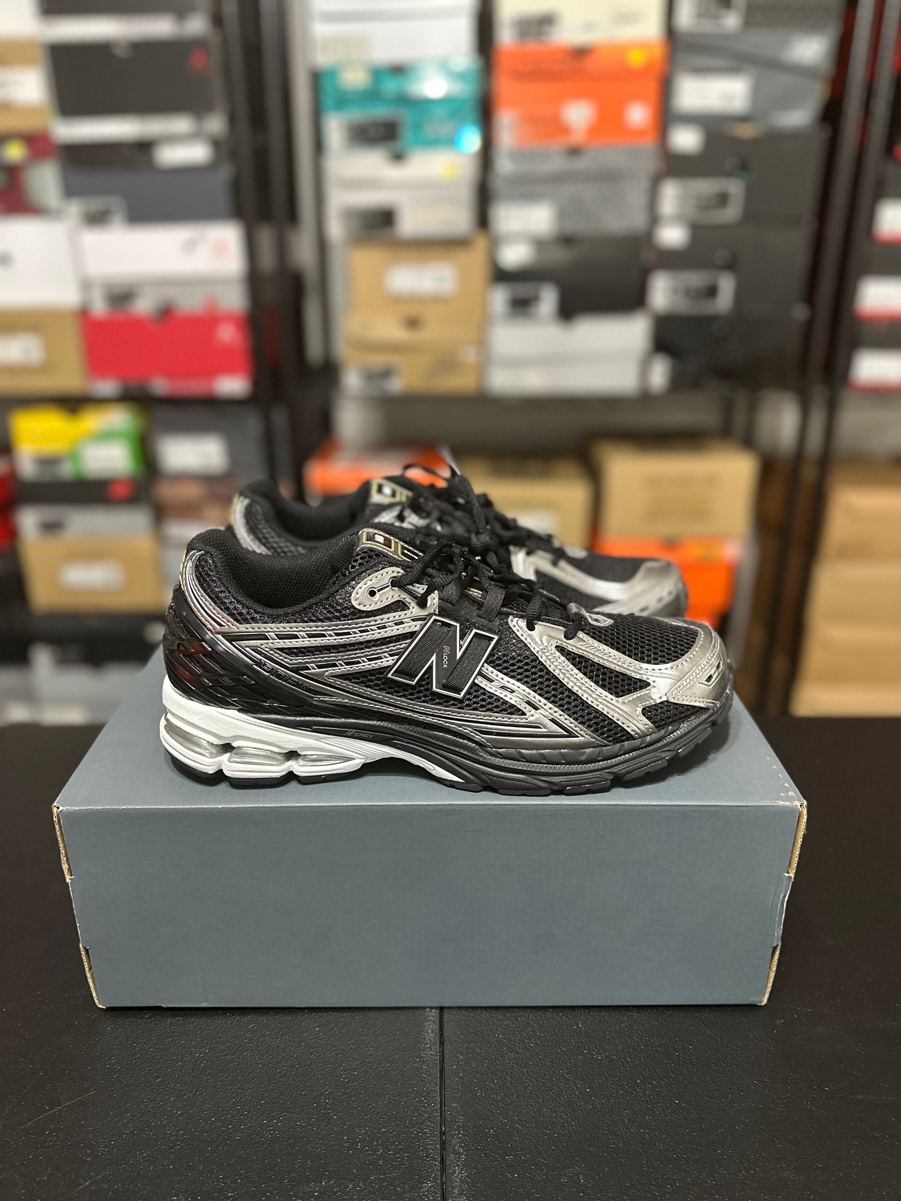 Size 12 - NB 1906r black grey white