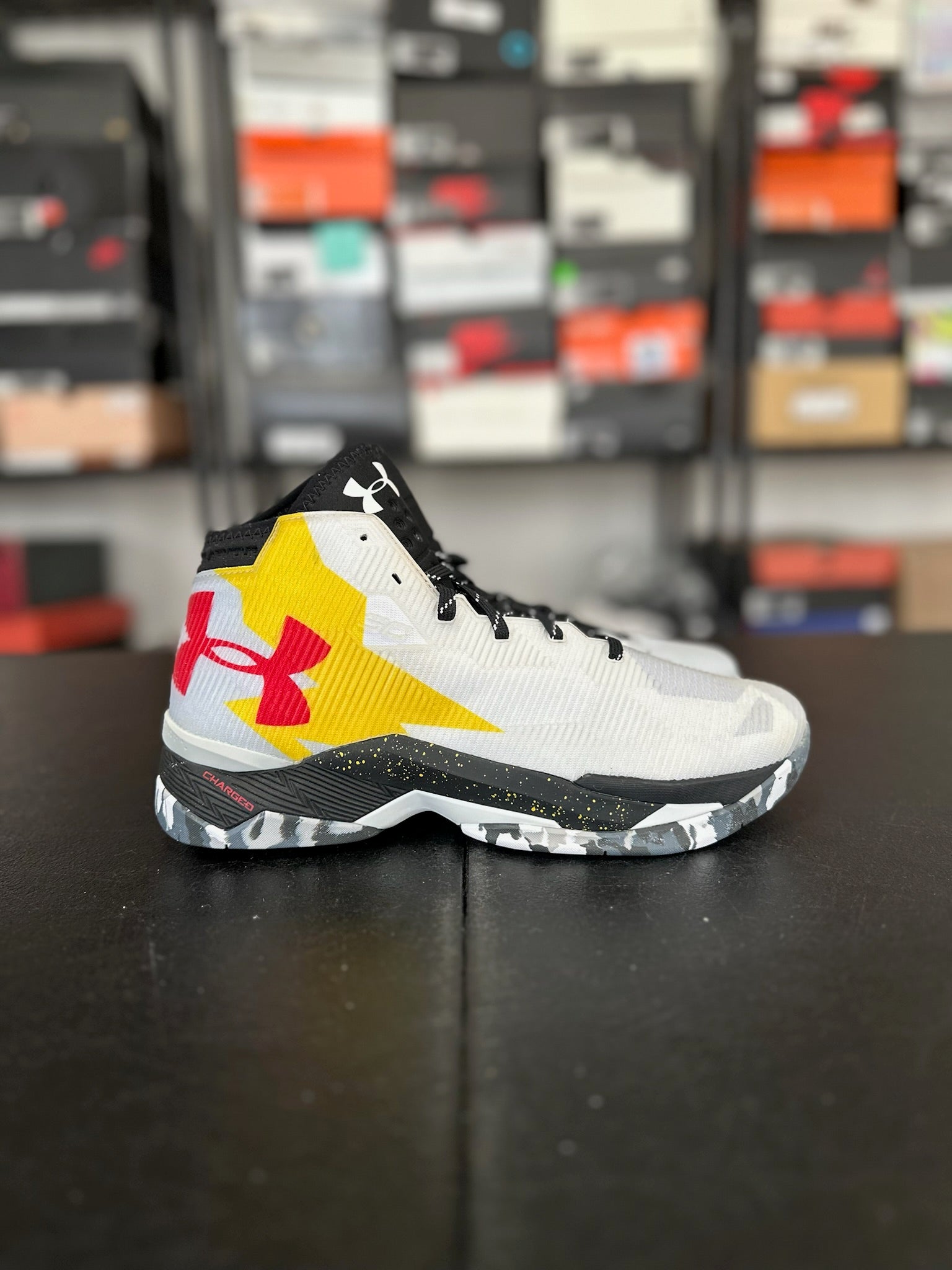 Size 9.5 - Curry 2.5 Maryland DS