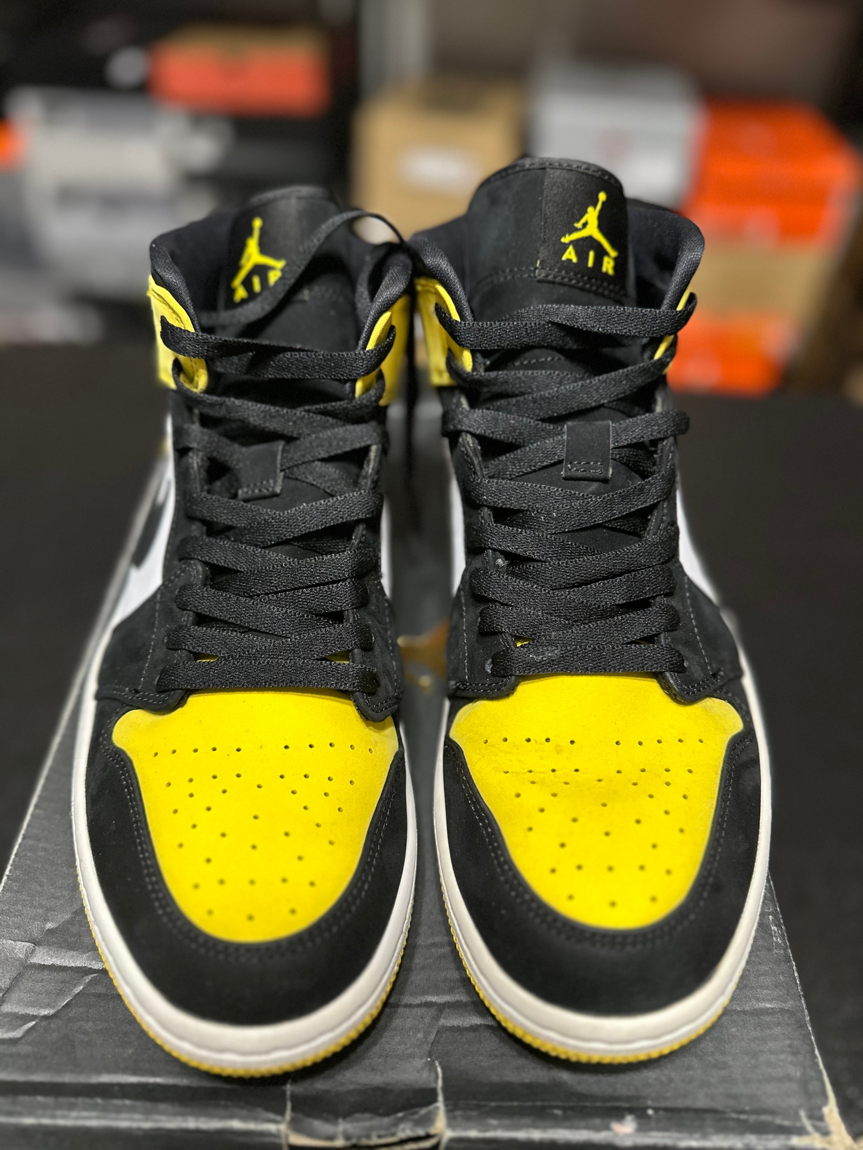 Size 10.5 - J1 mid black yellow white