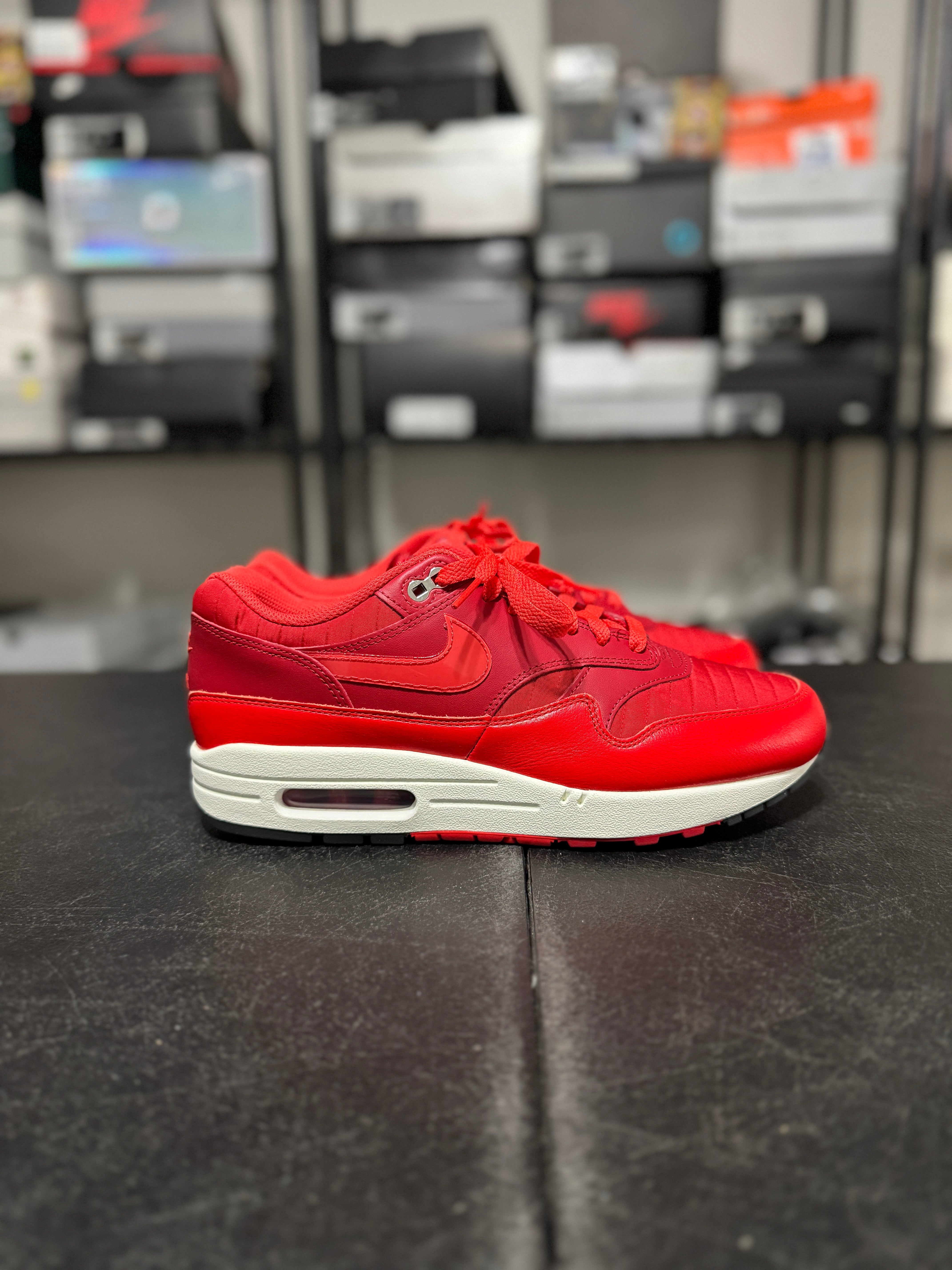 Size 9 - air max 1 gym red