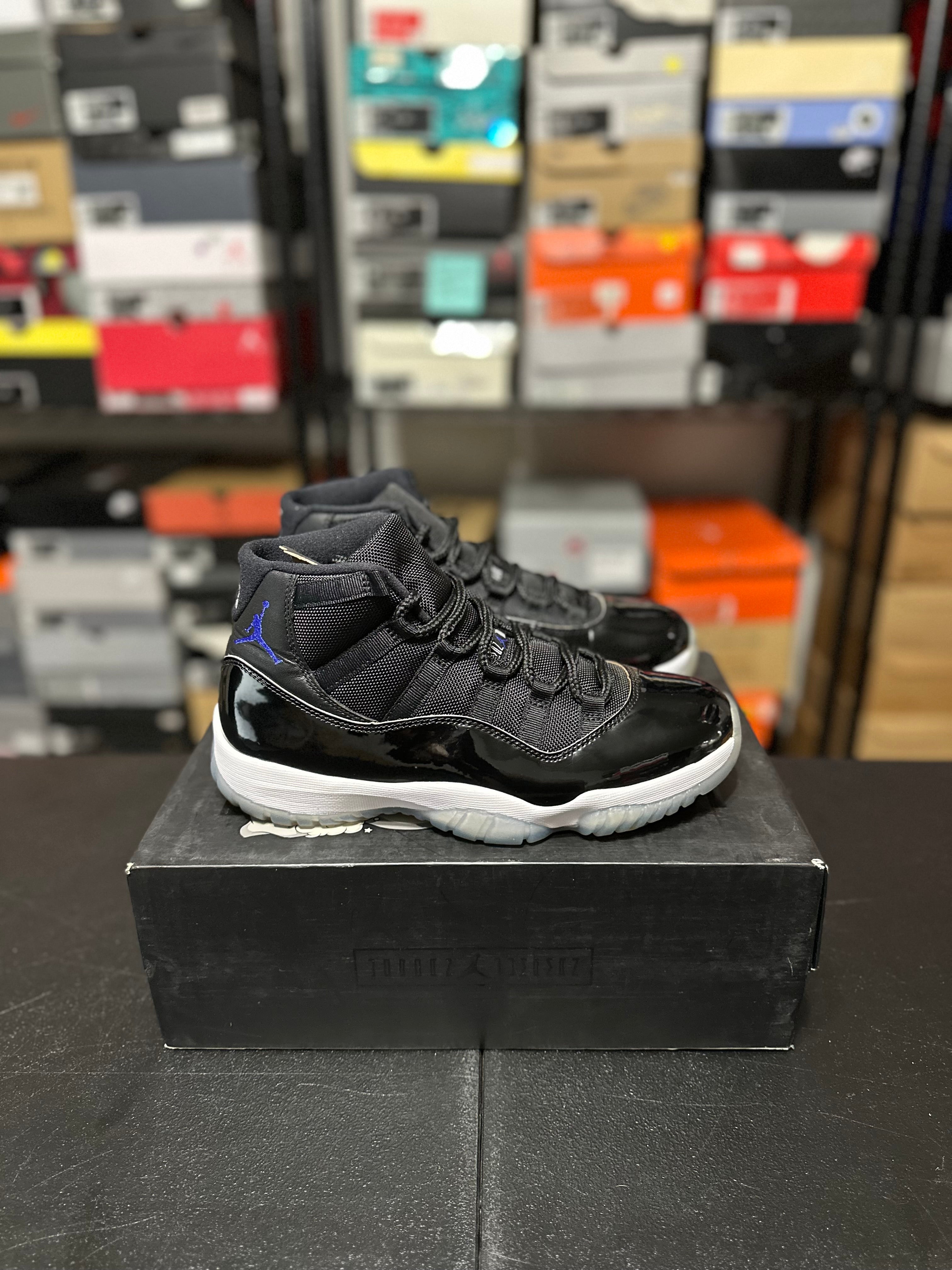Size 8 - J11 space jam