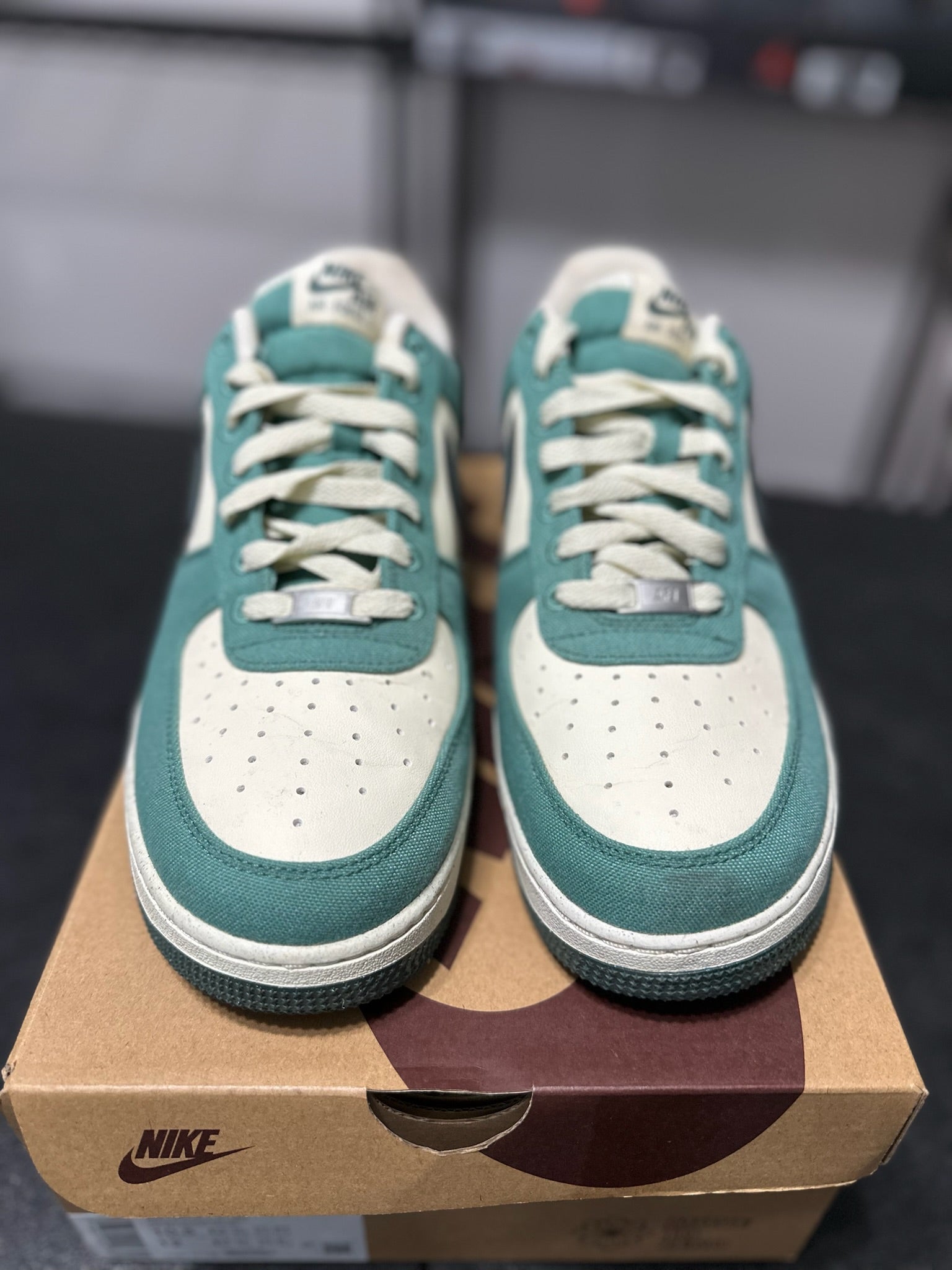 Size 10.5 - AF 1 ā07 Vintage Green