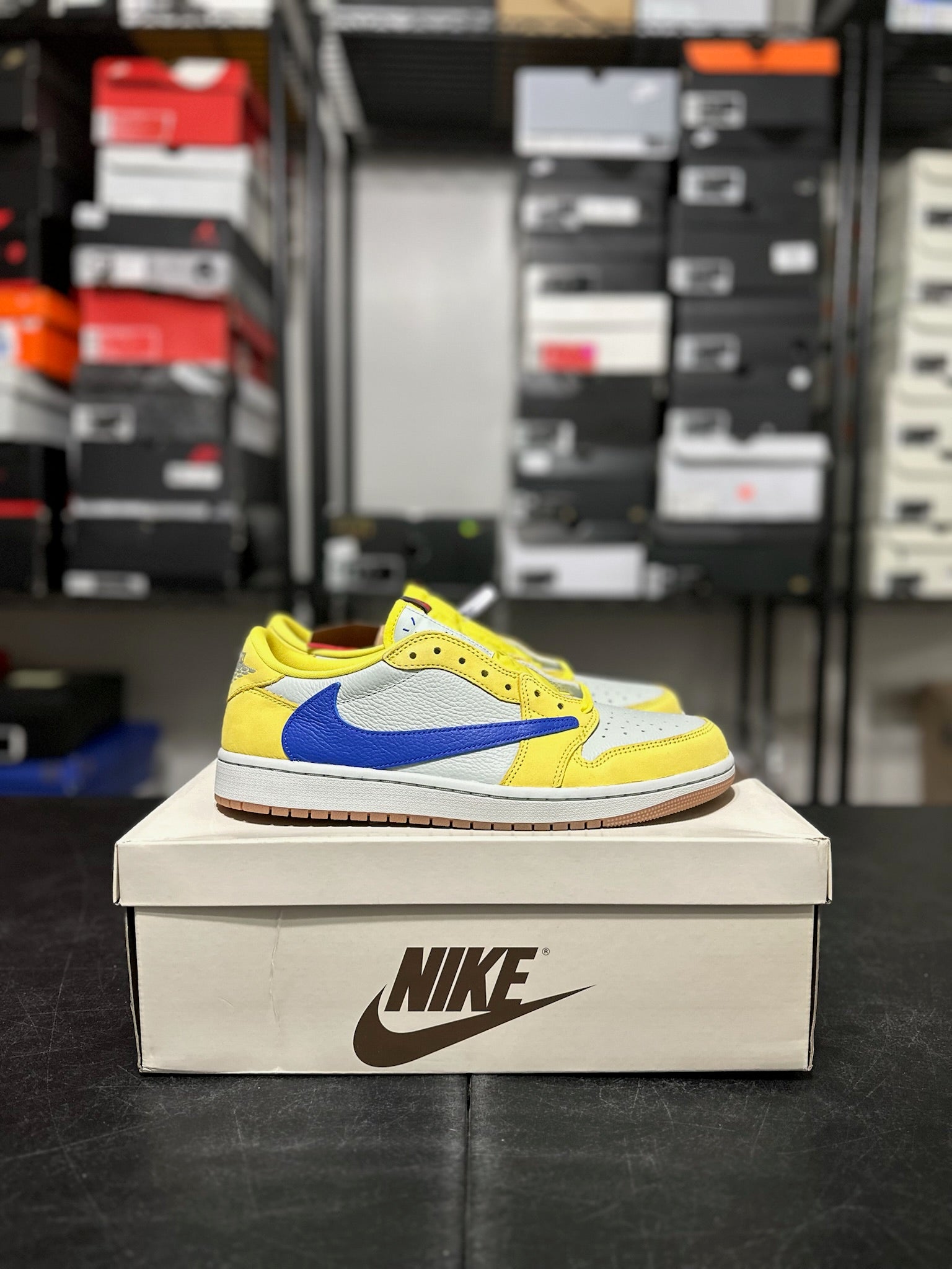 Size 10 - (11.5W) J1 Low Travis Scott Canary DS