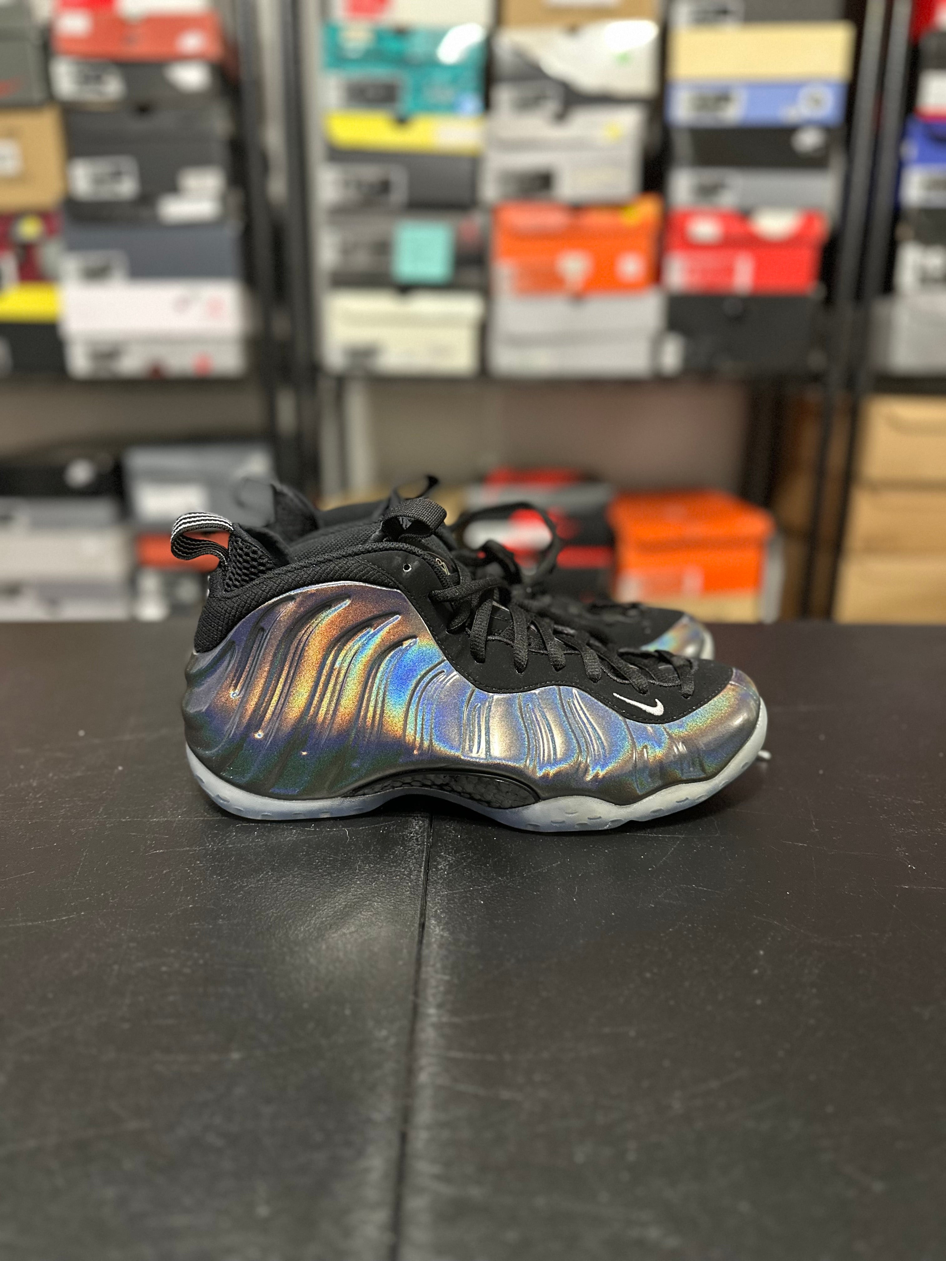 Size 10 - Foamposite one hologram DS