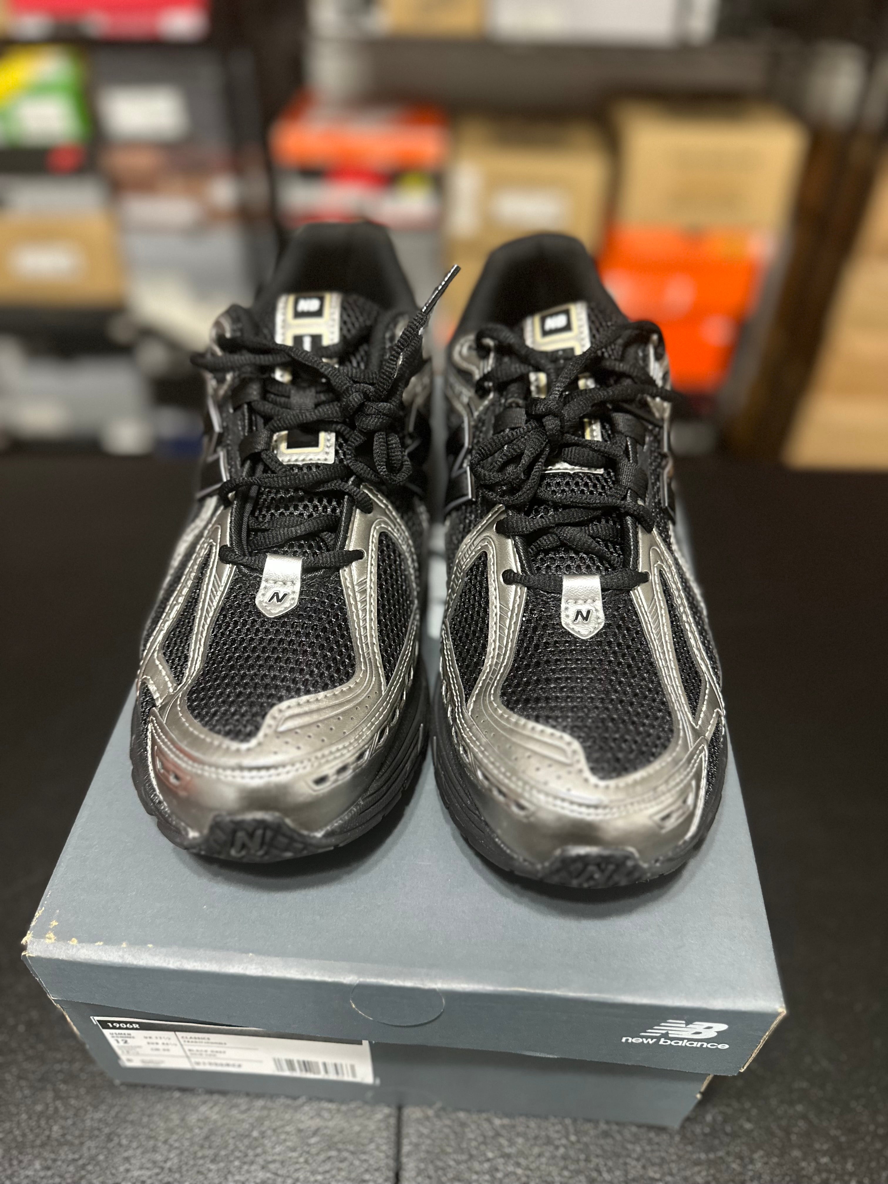 Size 12 - NB 1906r black grey white