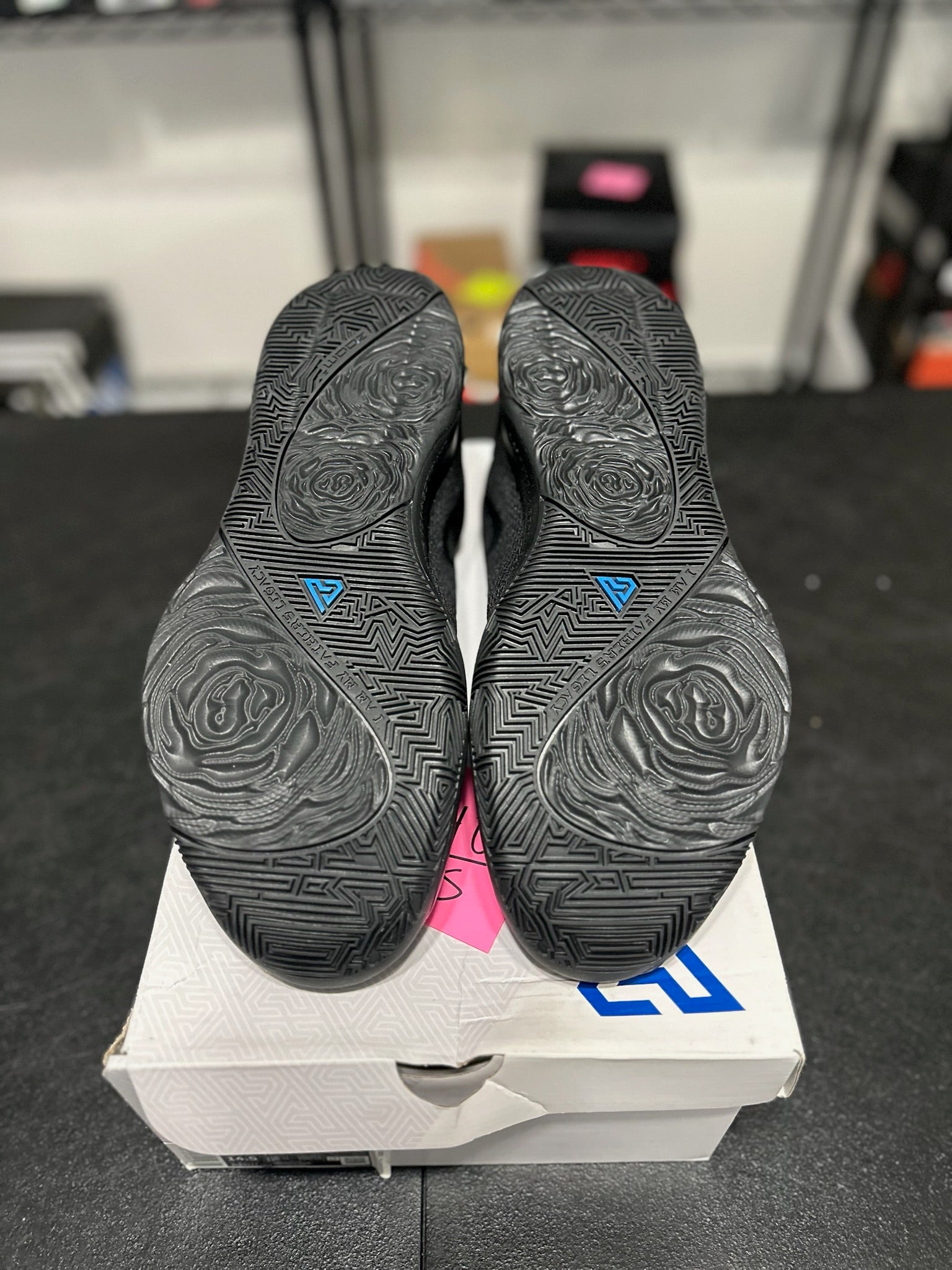 Size 13 - Zoom Freak 1 Black Multi Photo Blue DS