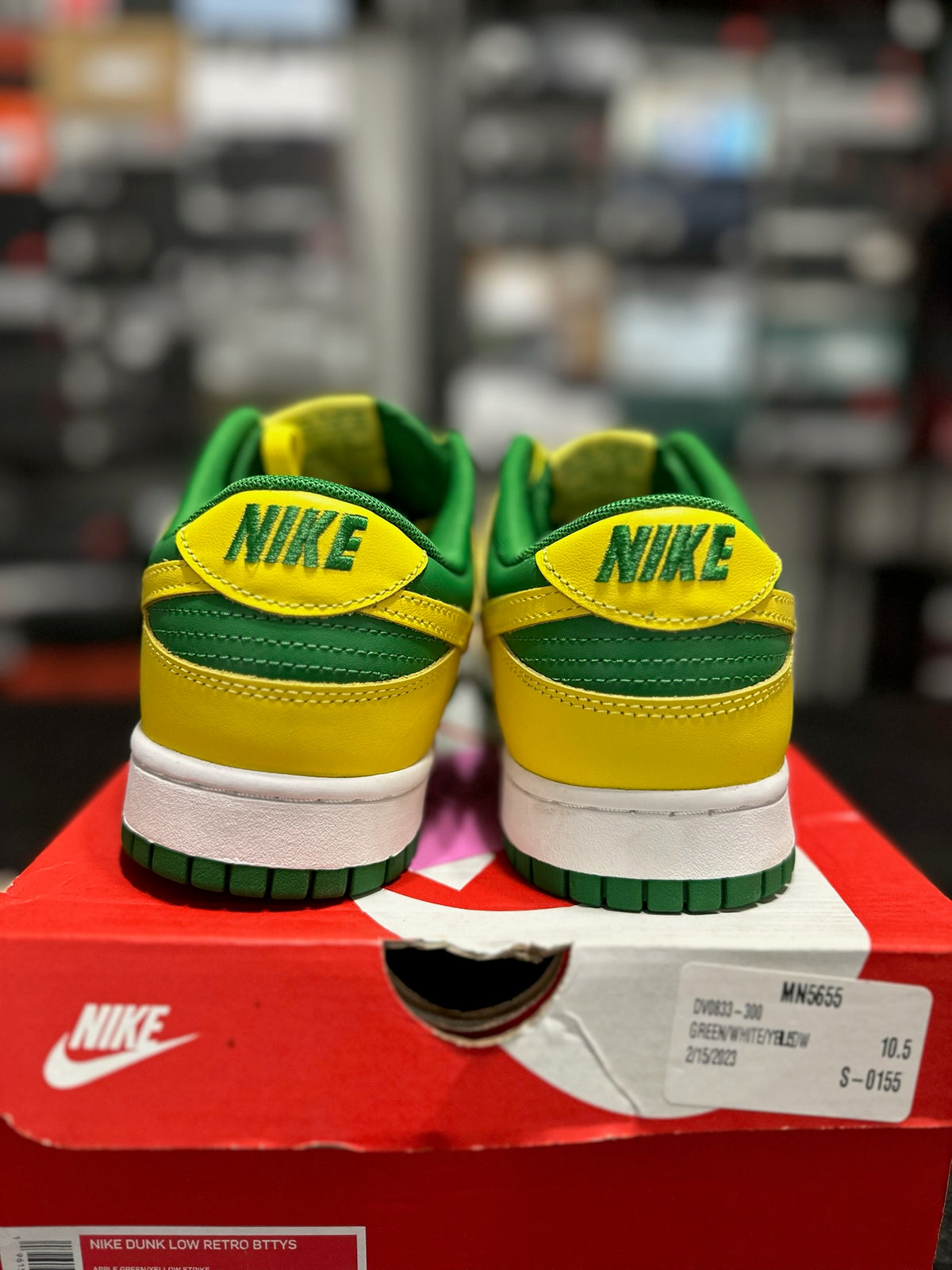 Size 10.5 - dunk low reverse Brazil
