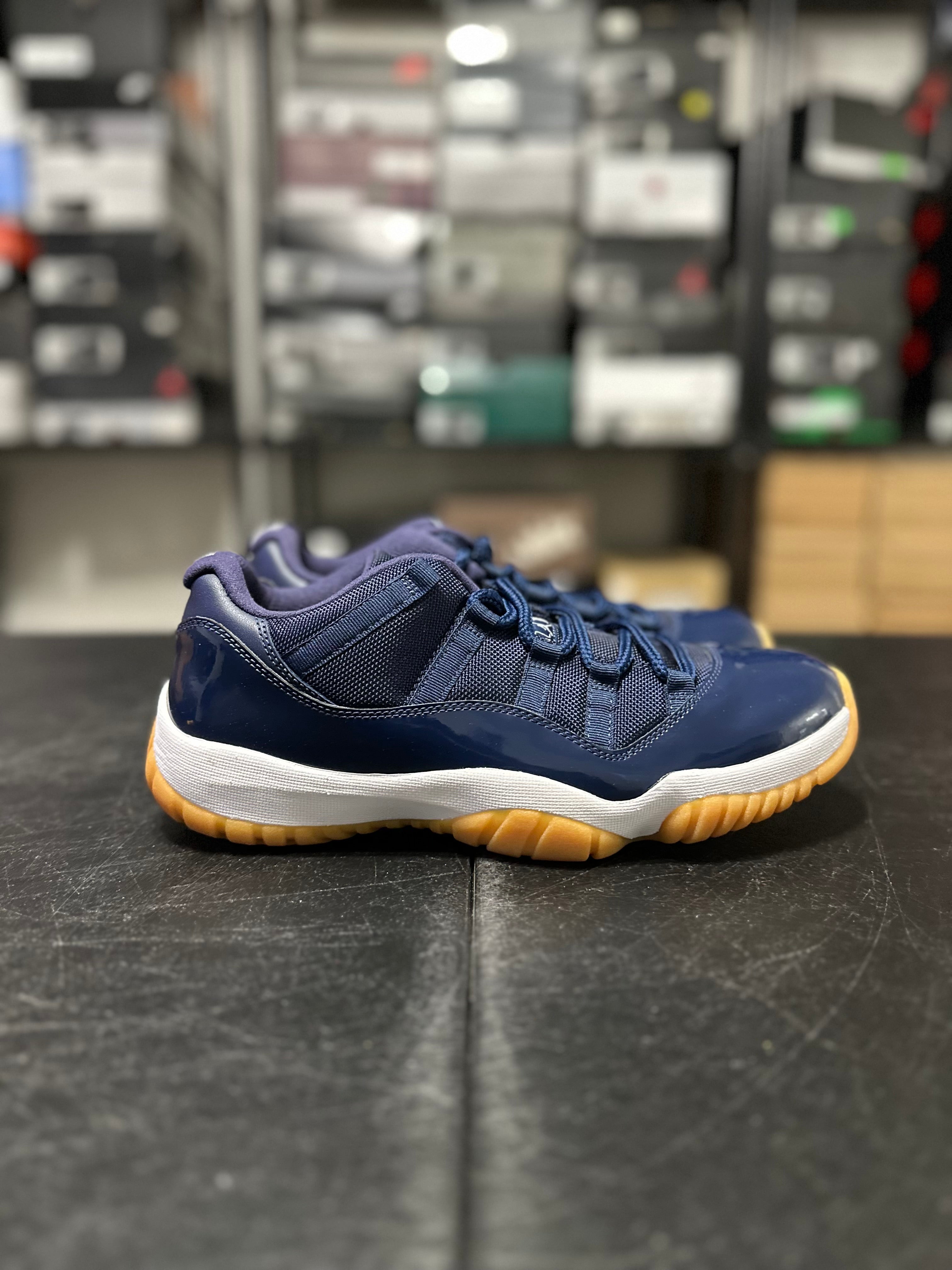 Size 10 - J11 low navy gum DS