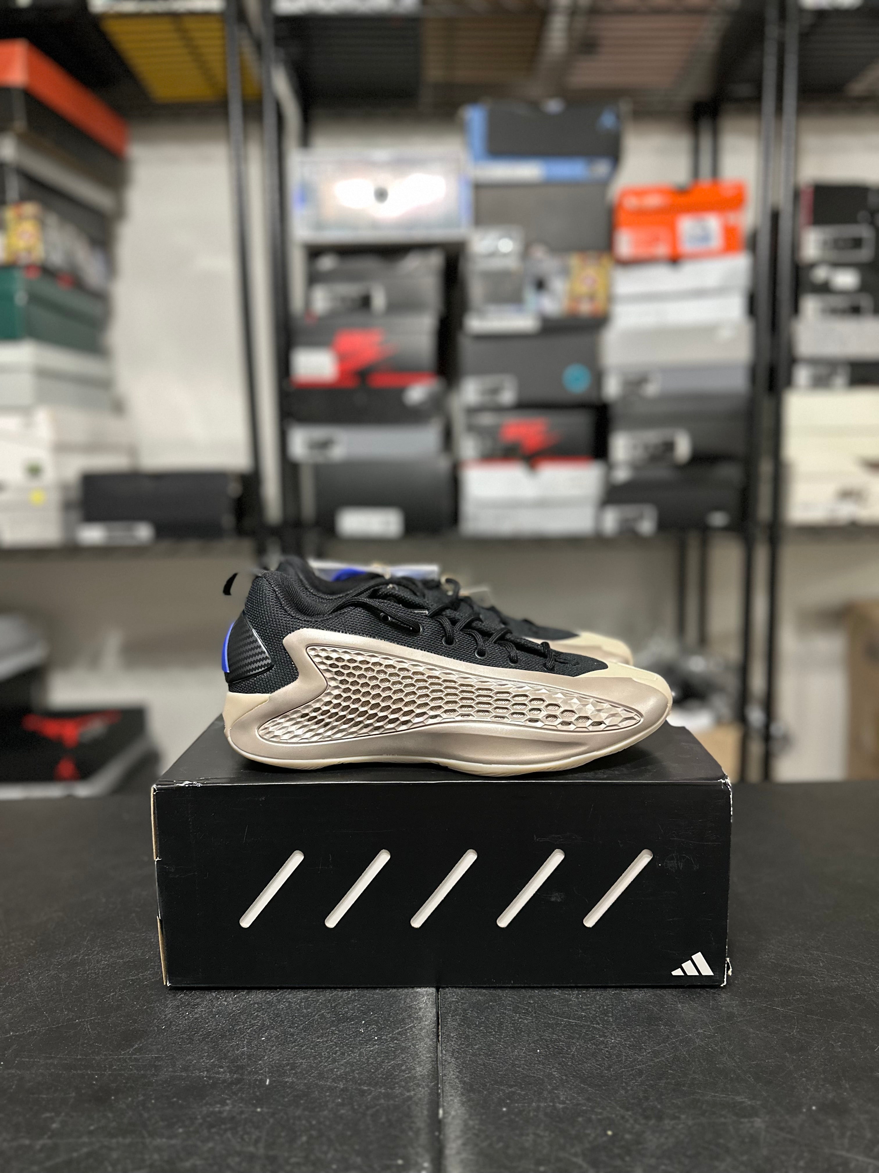 Size 8.5 - AE 1 low champagne metallic DS