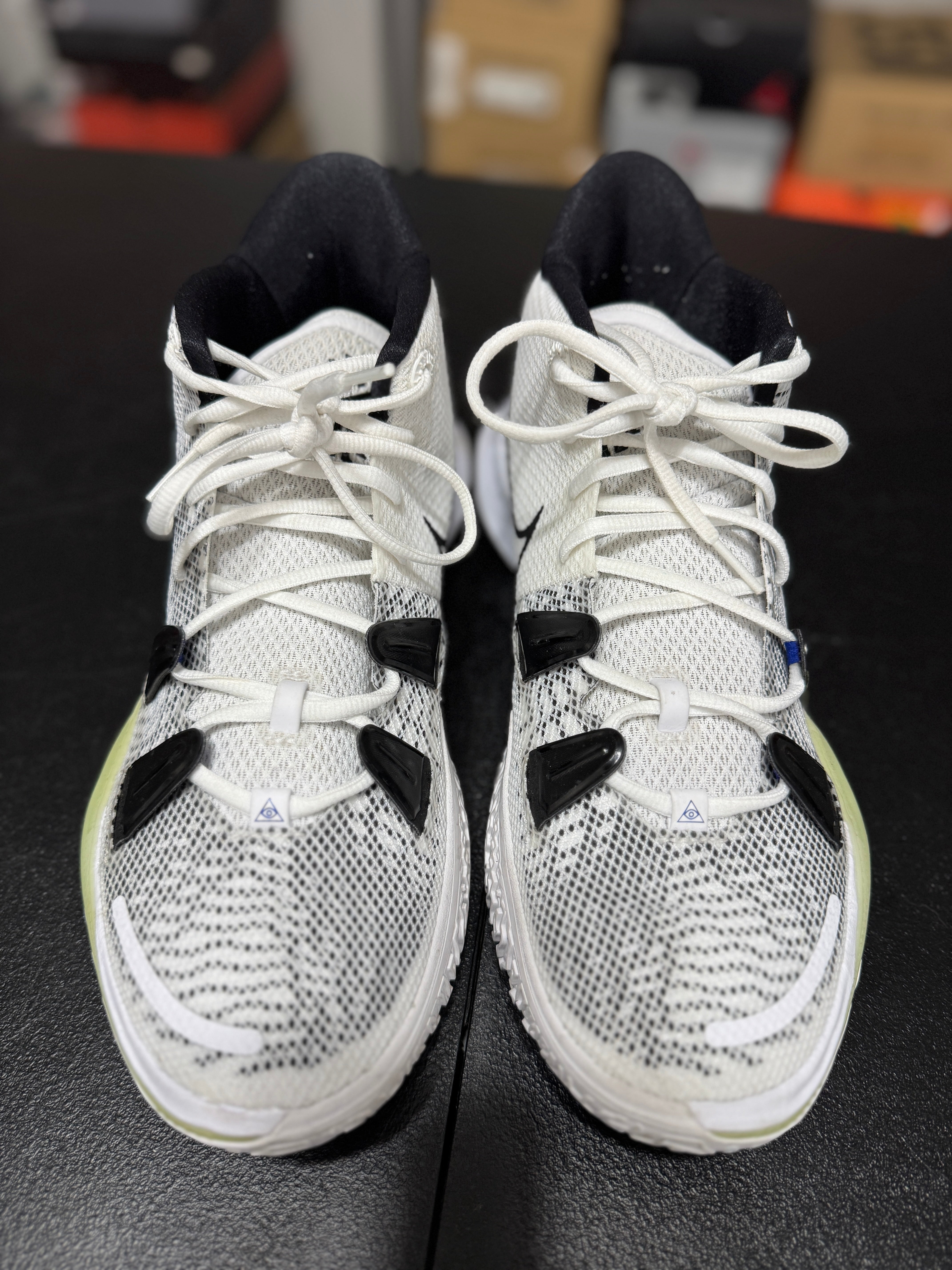 Size 10.5 - Kyrie 7 Brooklyn beats