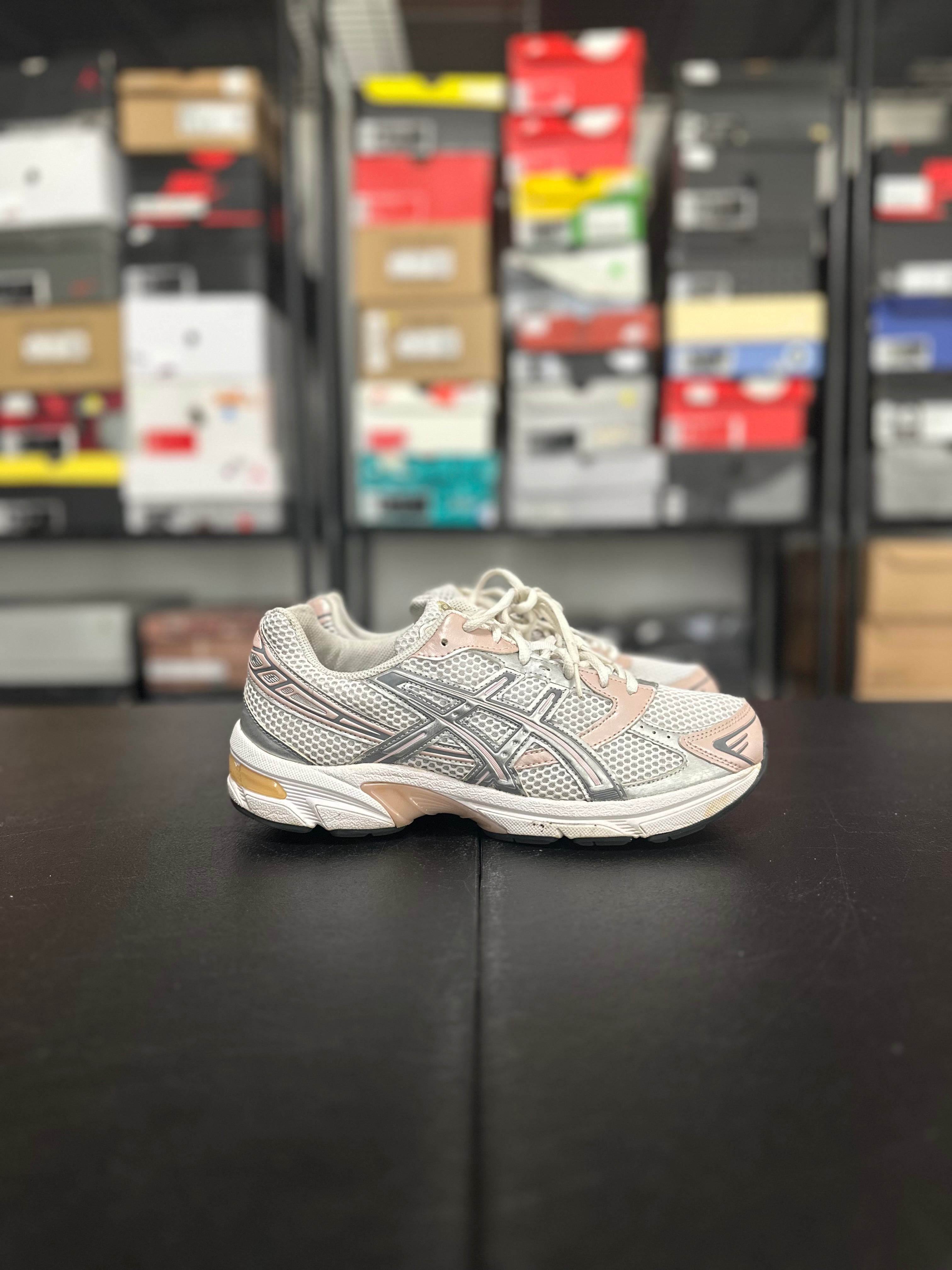Size 9 - asics white/pink