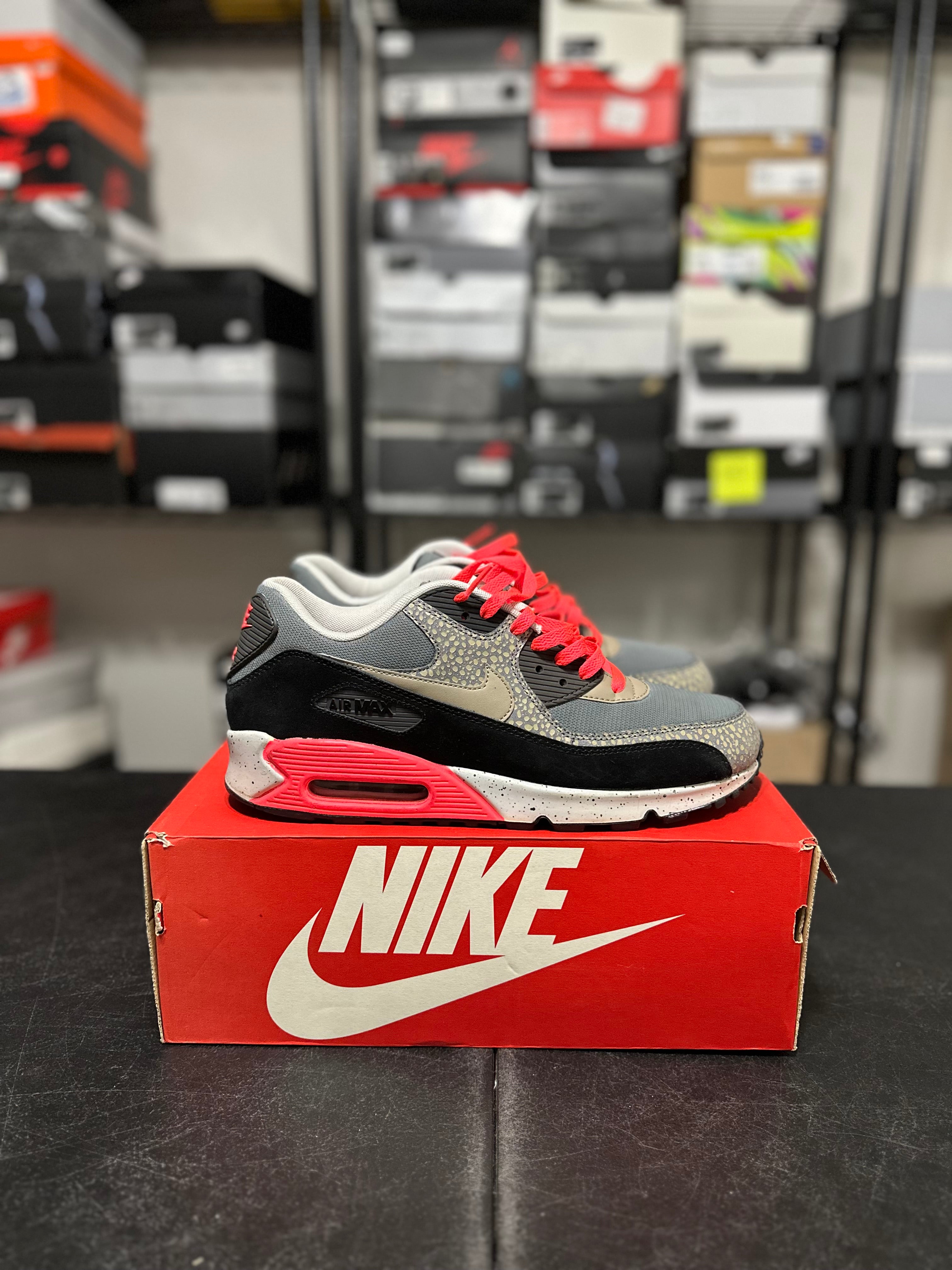 Size 11 - air max 90 bamboo safari