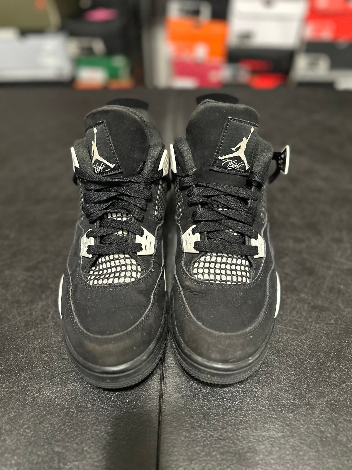 Size 7y - J4 white thunder GS