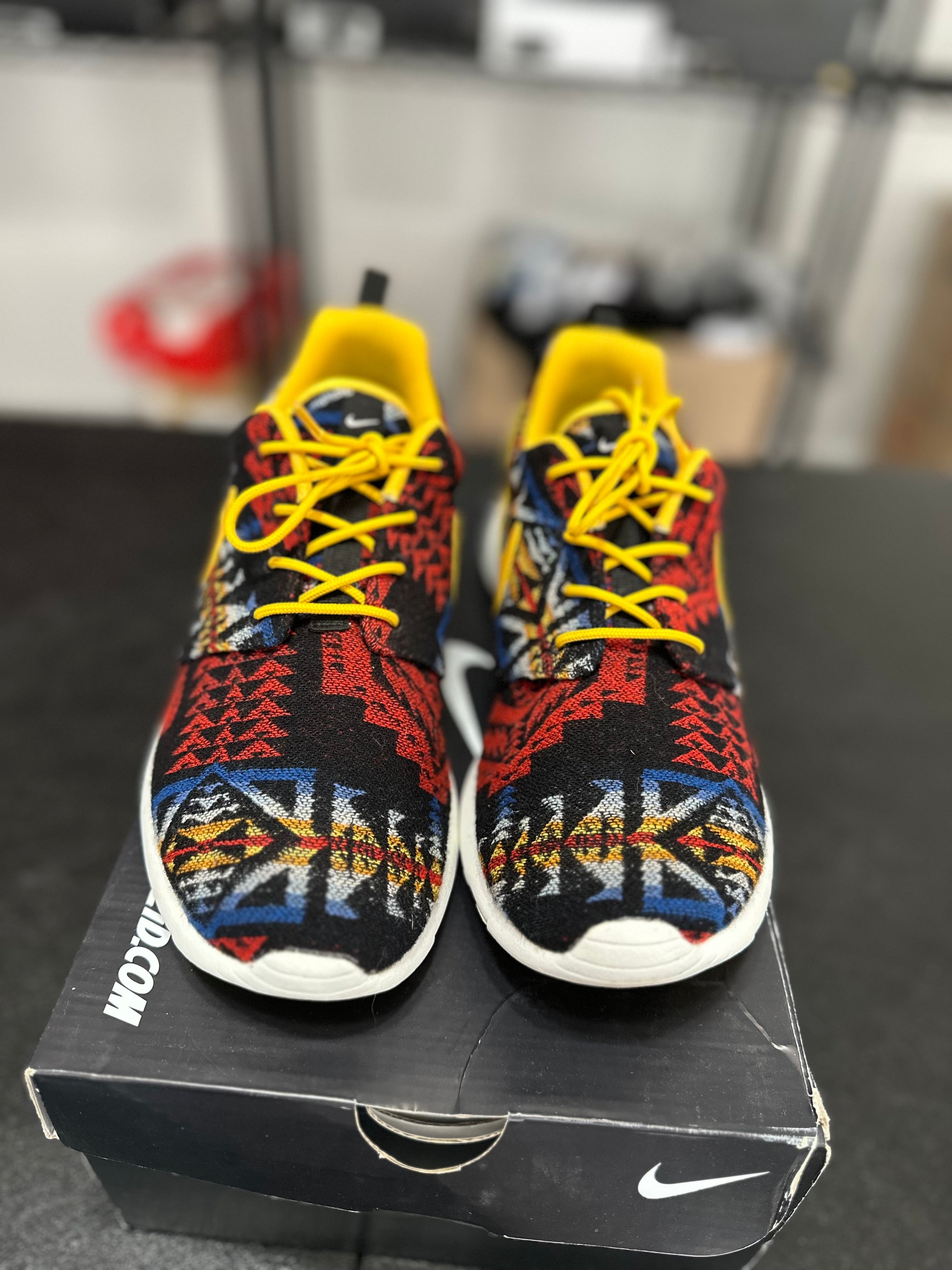 Size 9 - Roshe run Nike iD