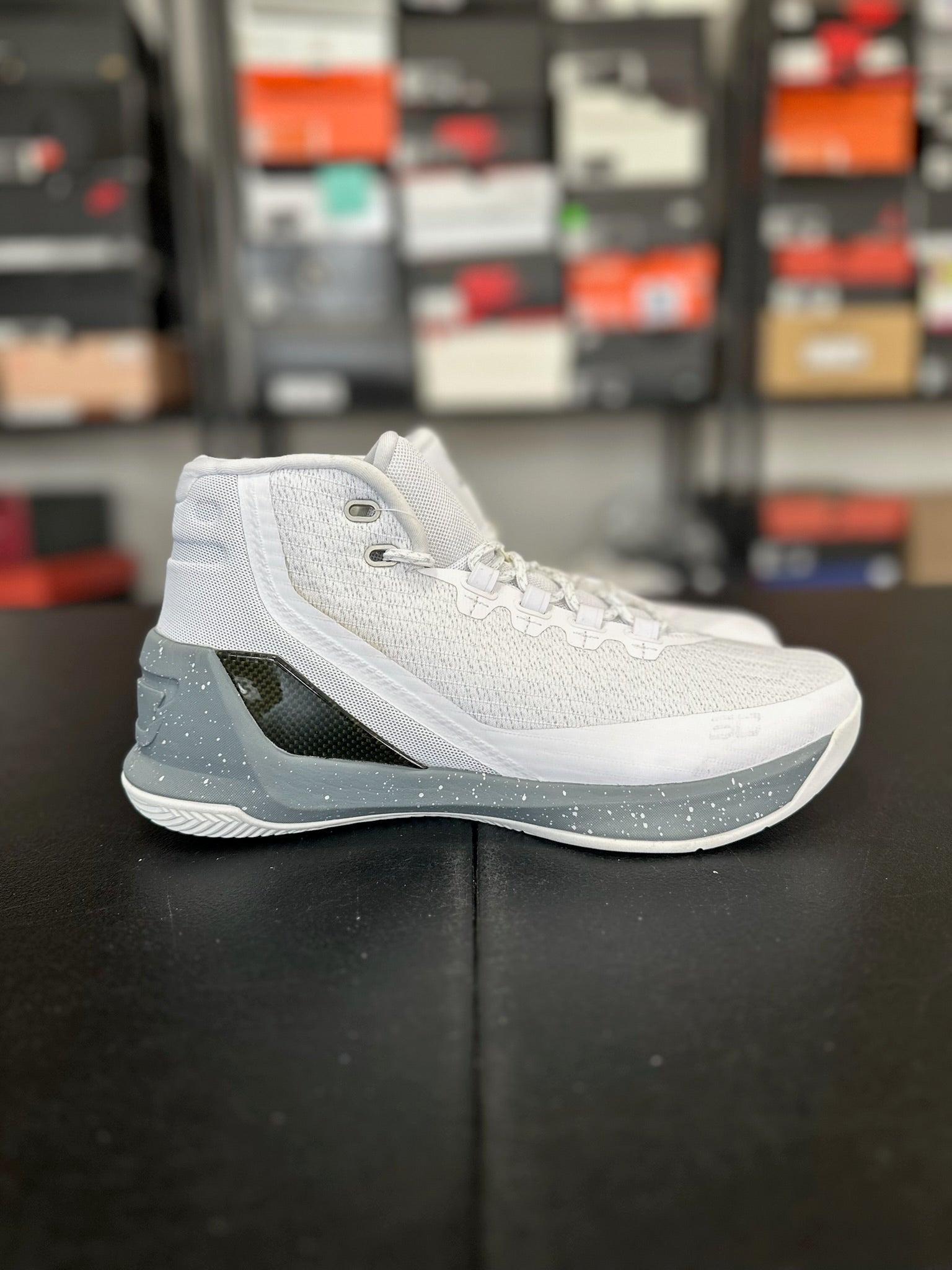 Size 9.5 - Curry 3 White/Grey