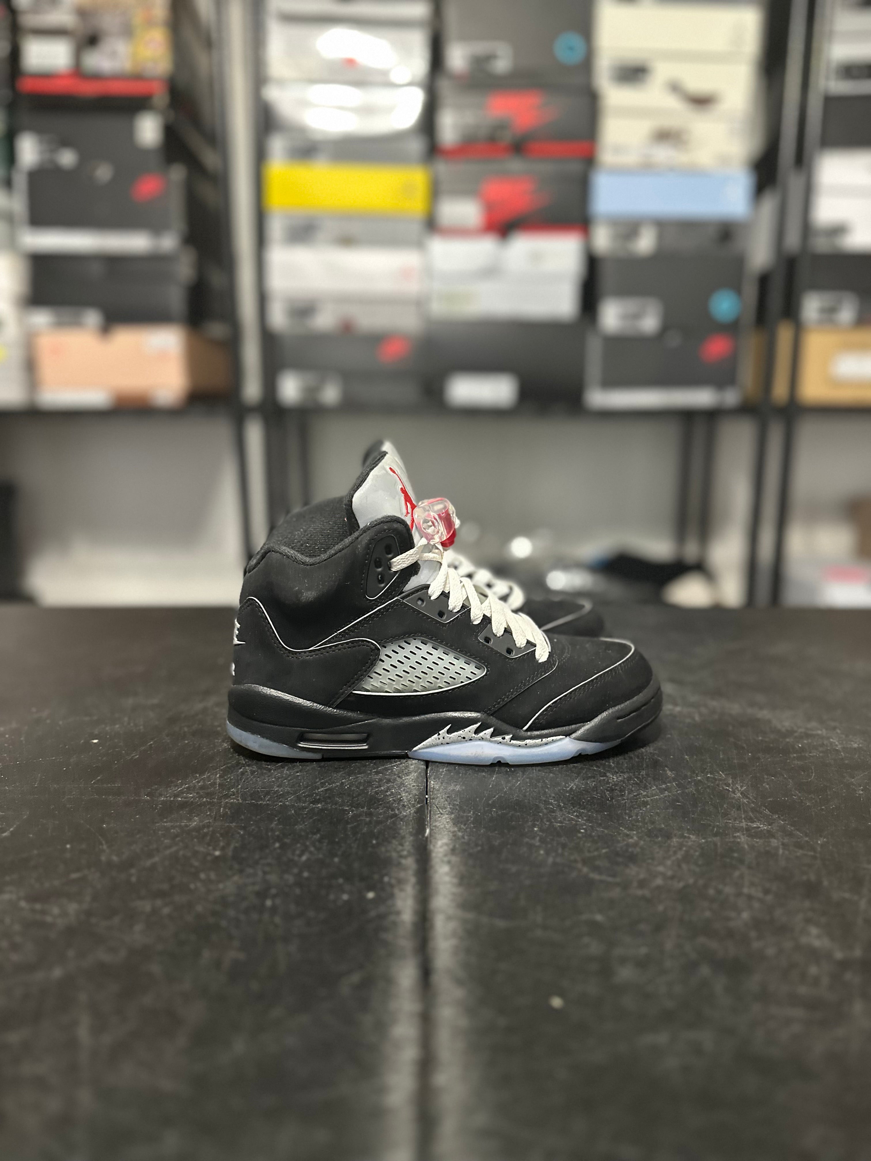 Size 4y - J5 black metallic