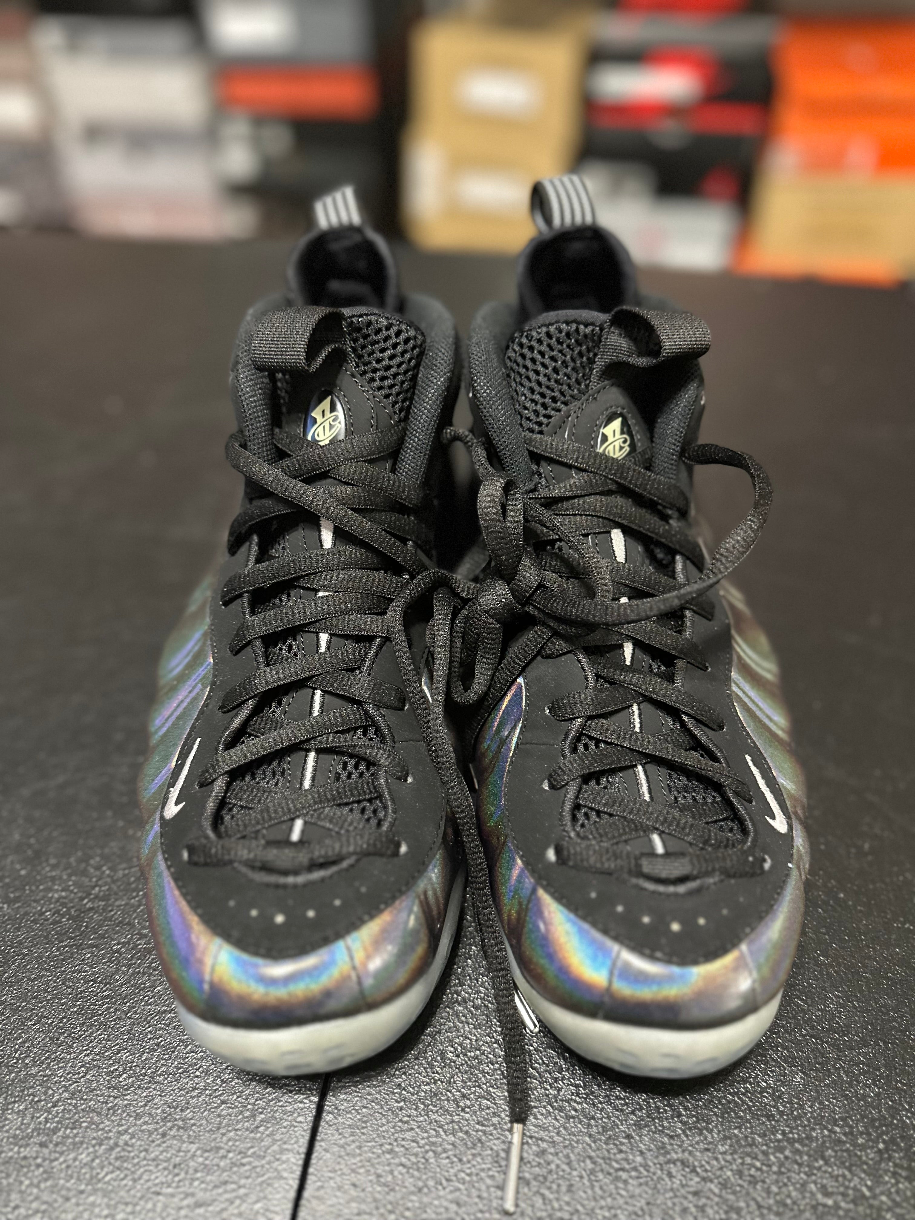 Size 10 - Foamposite one hologram DS
