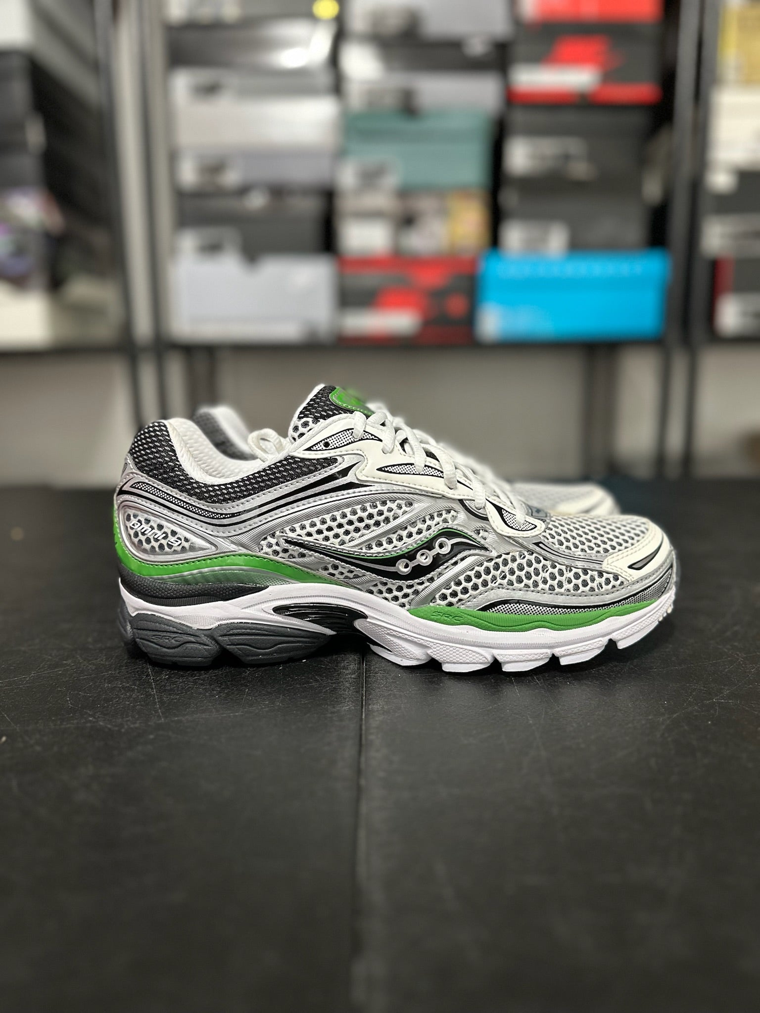 Size 10 - Saucony ProGrid Omni 9 Silver Green DS