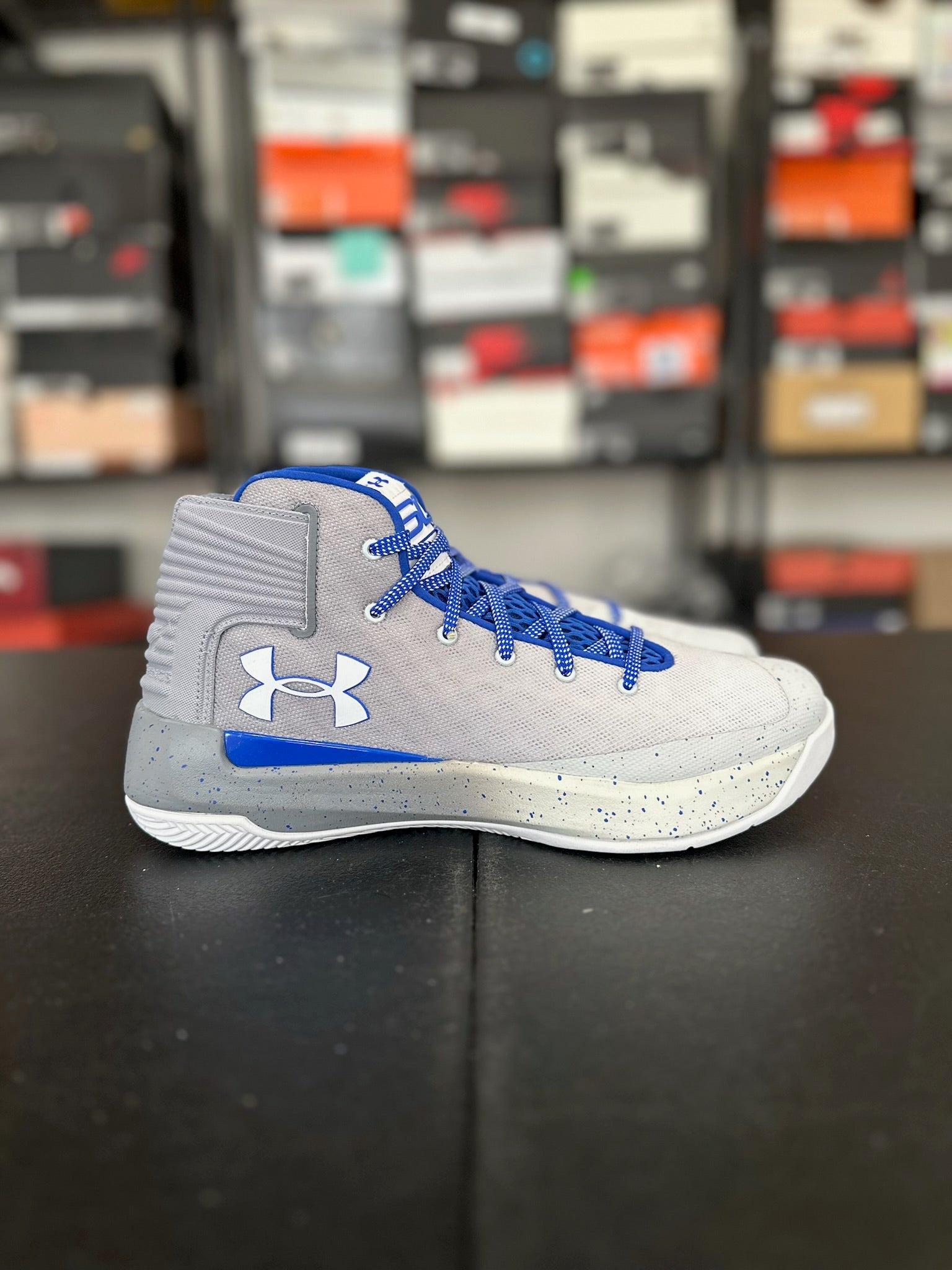 Size 9.5 - Curry 3Zer0 Grey/Blue DS