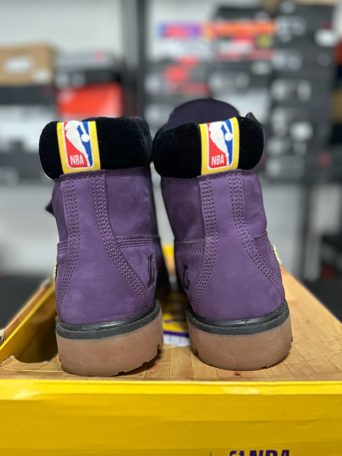 Size 11.5 - timberland 6ā boot nba Los Angeles Lakers