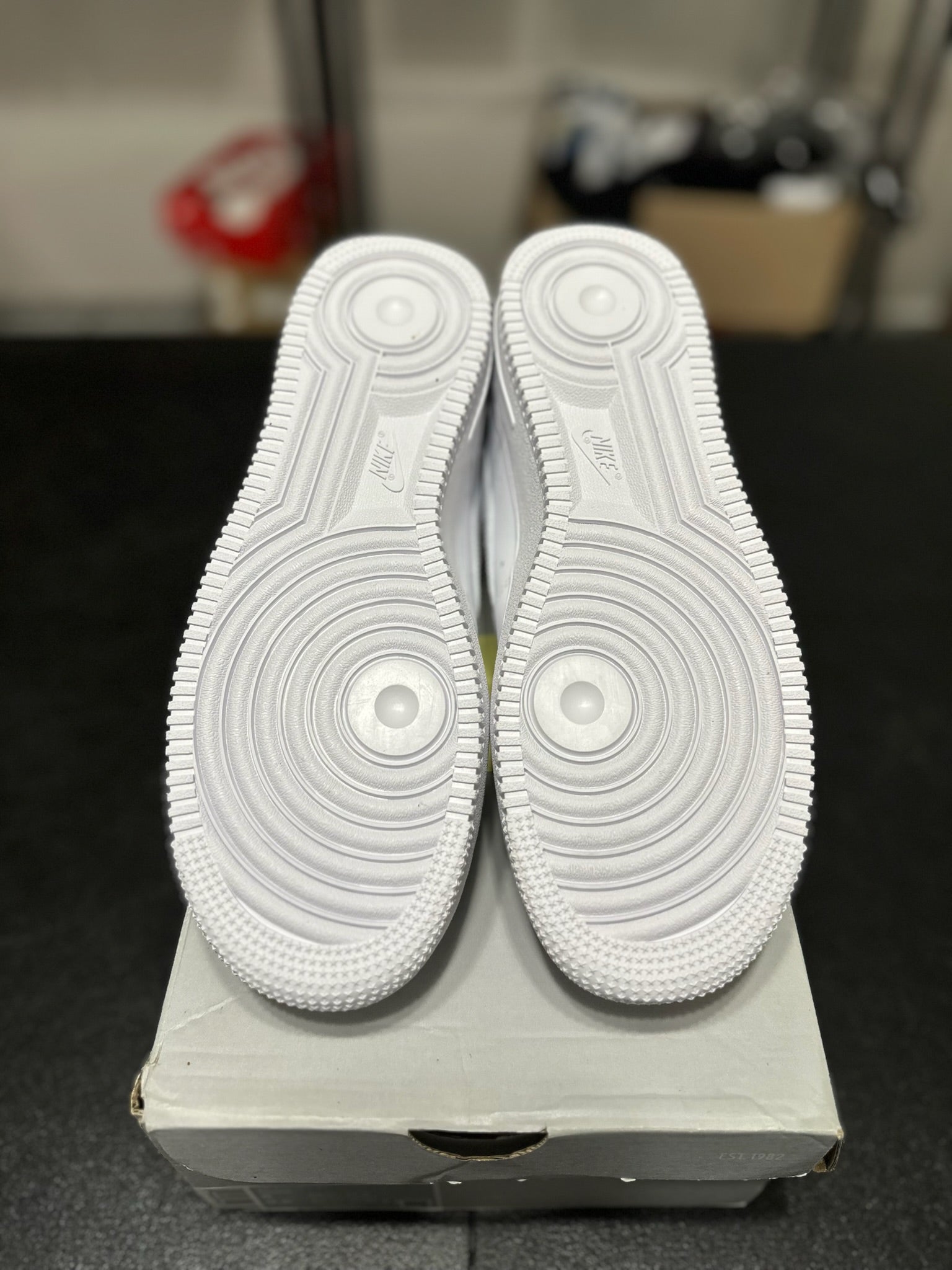 Size 8 - AF 1 ‘07 White DS