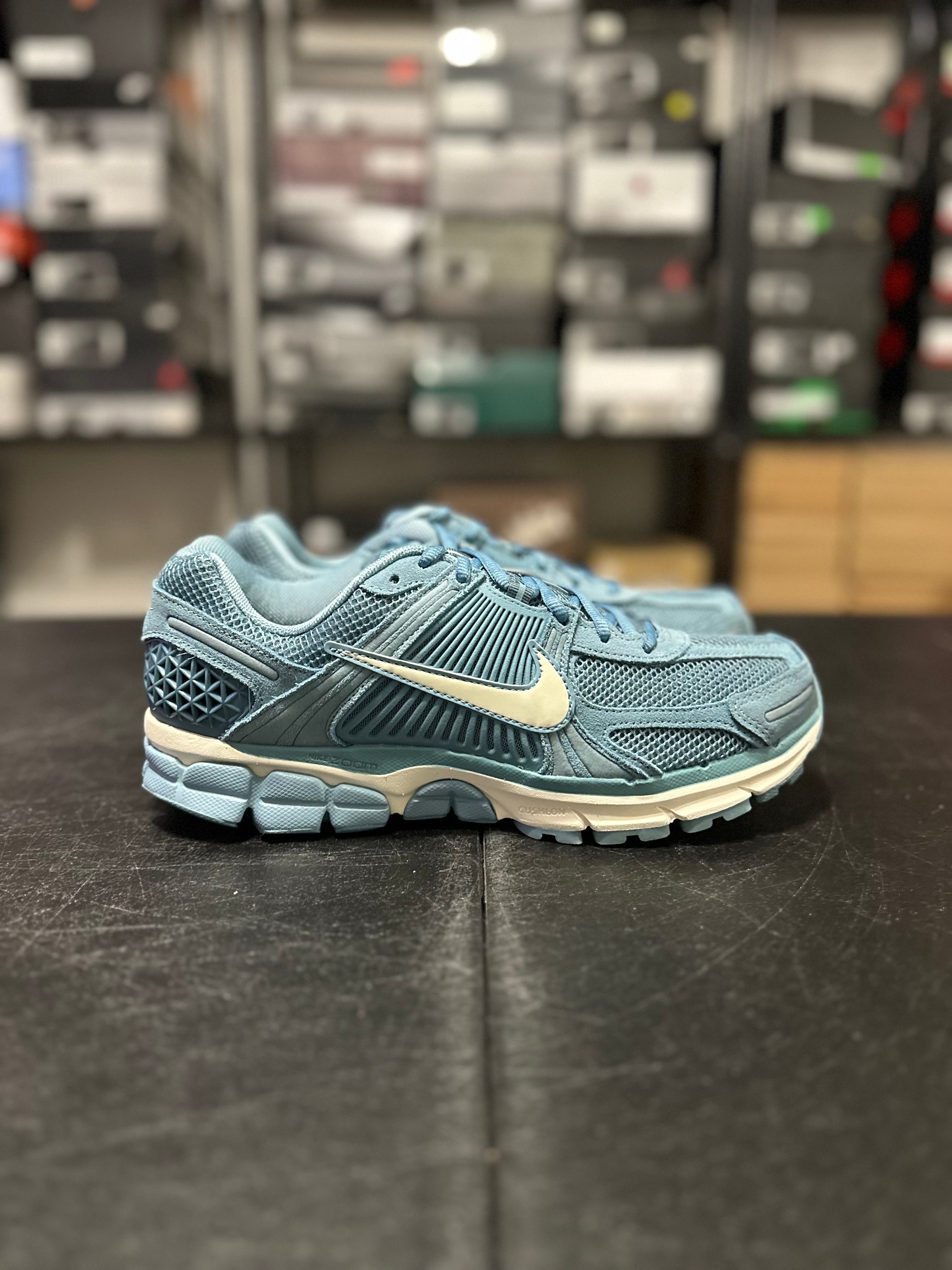 Size 10.5 - Vomero 5 denim turquoise