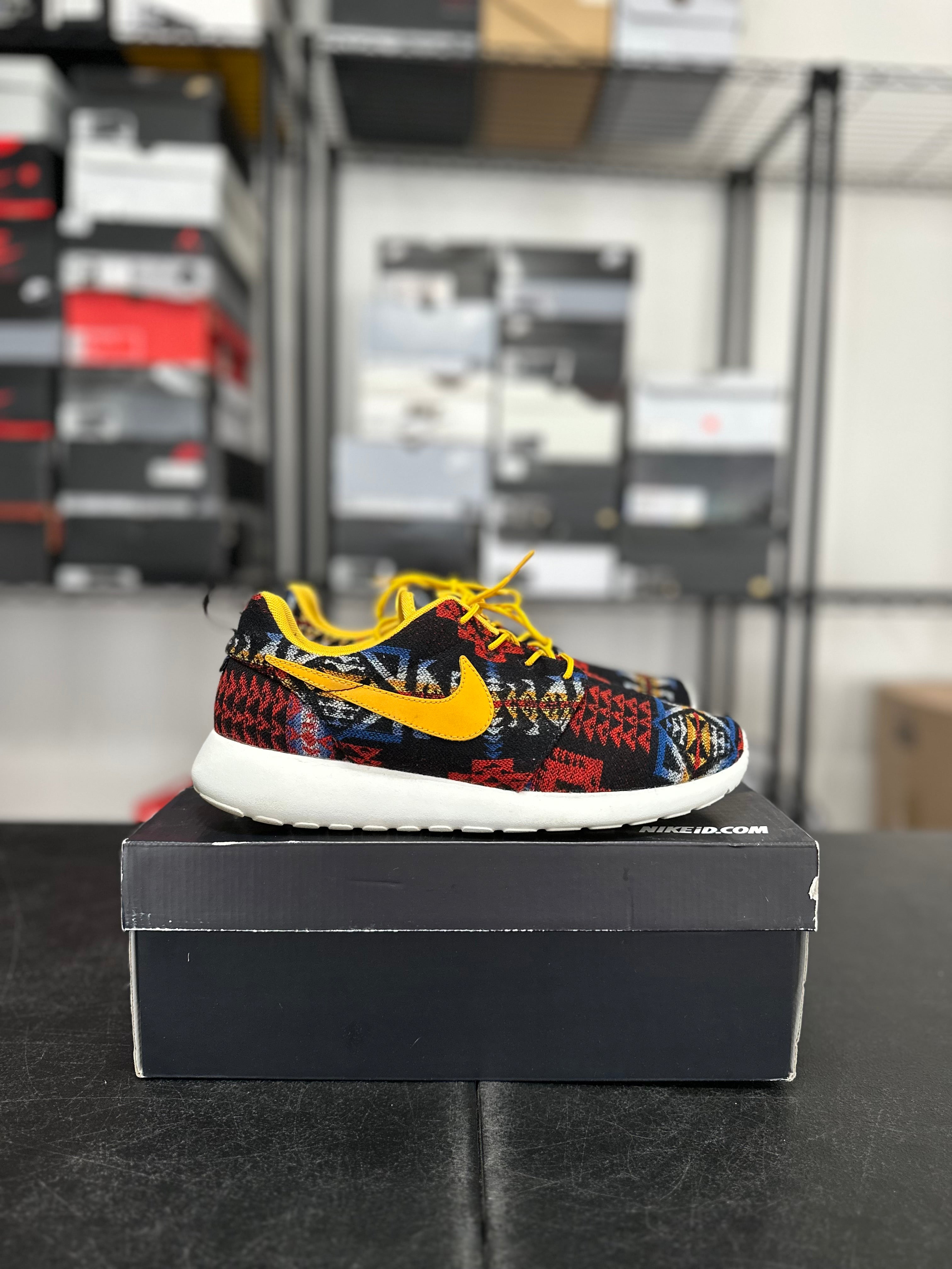 Size 9 - Roshe run Nike iD