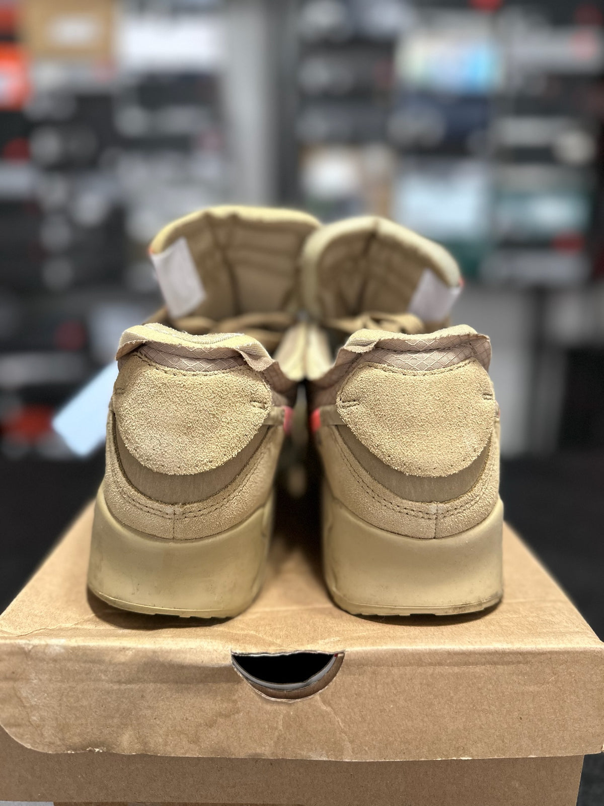 Size 10 - am 90 off white desert ore
