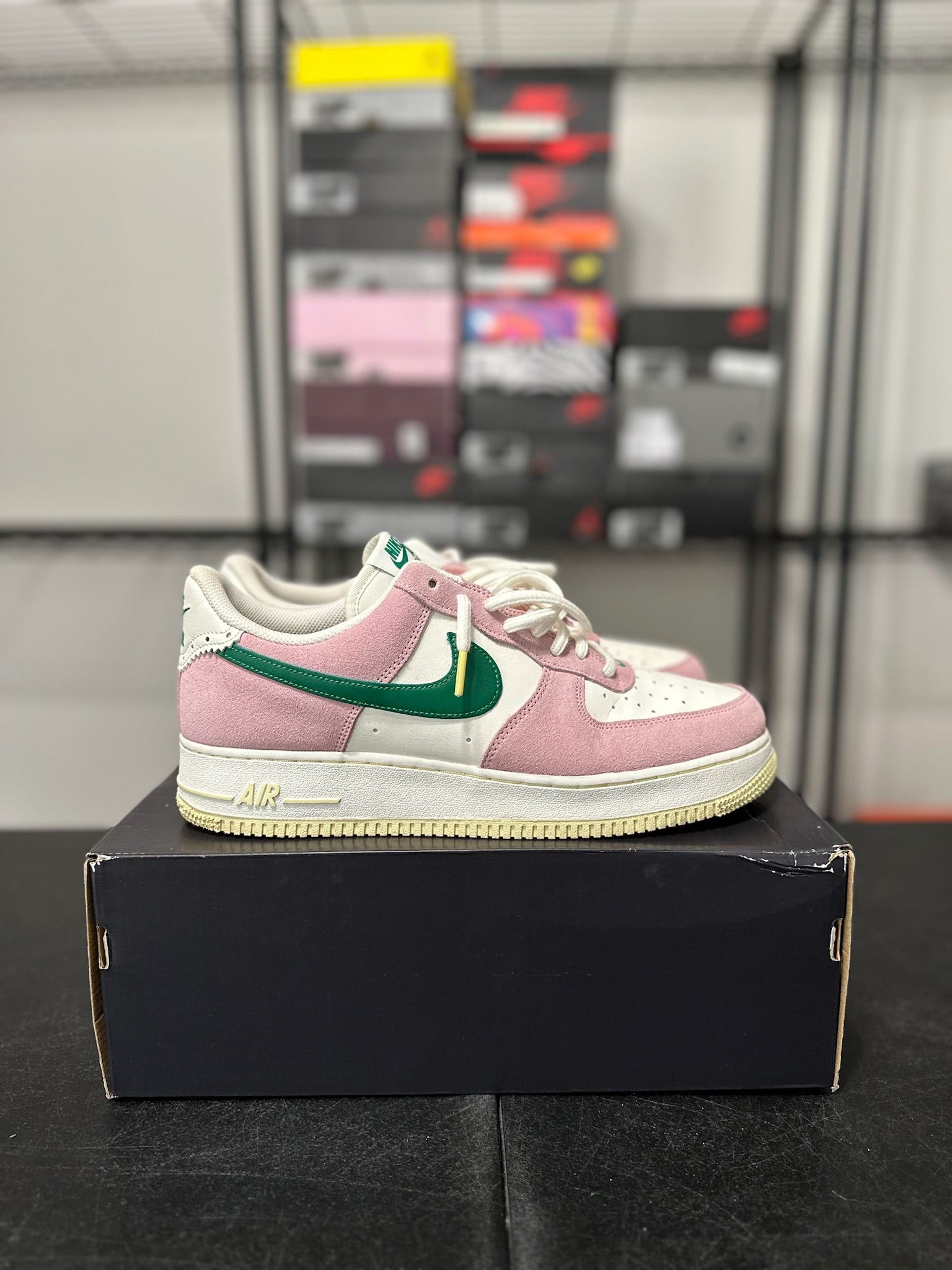 Size 10.5 - AF 1 Low ‘07 LV8 Medium Soft Pink Malachite