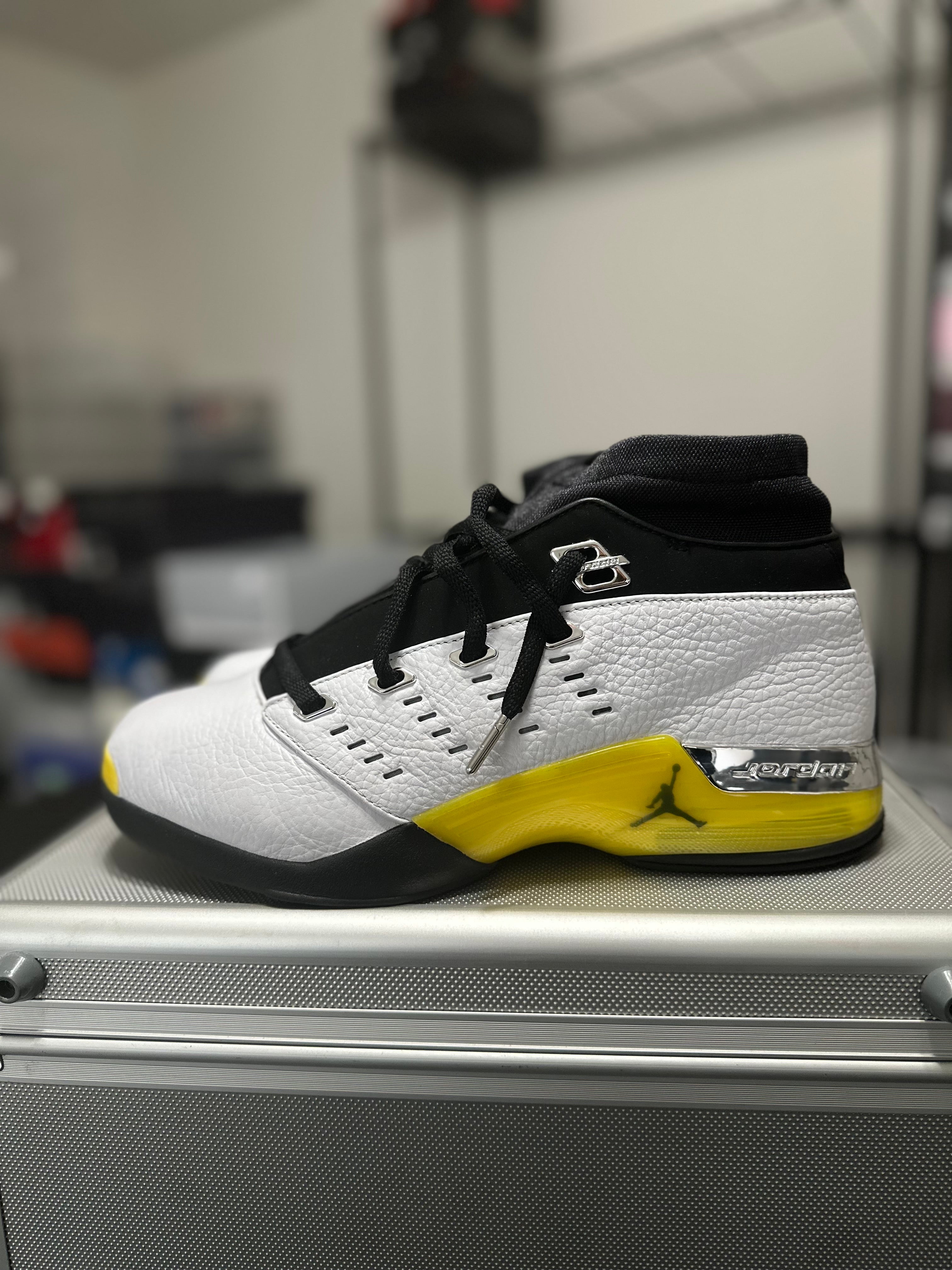 Size 9.5 - J17 all star lightning